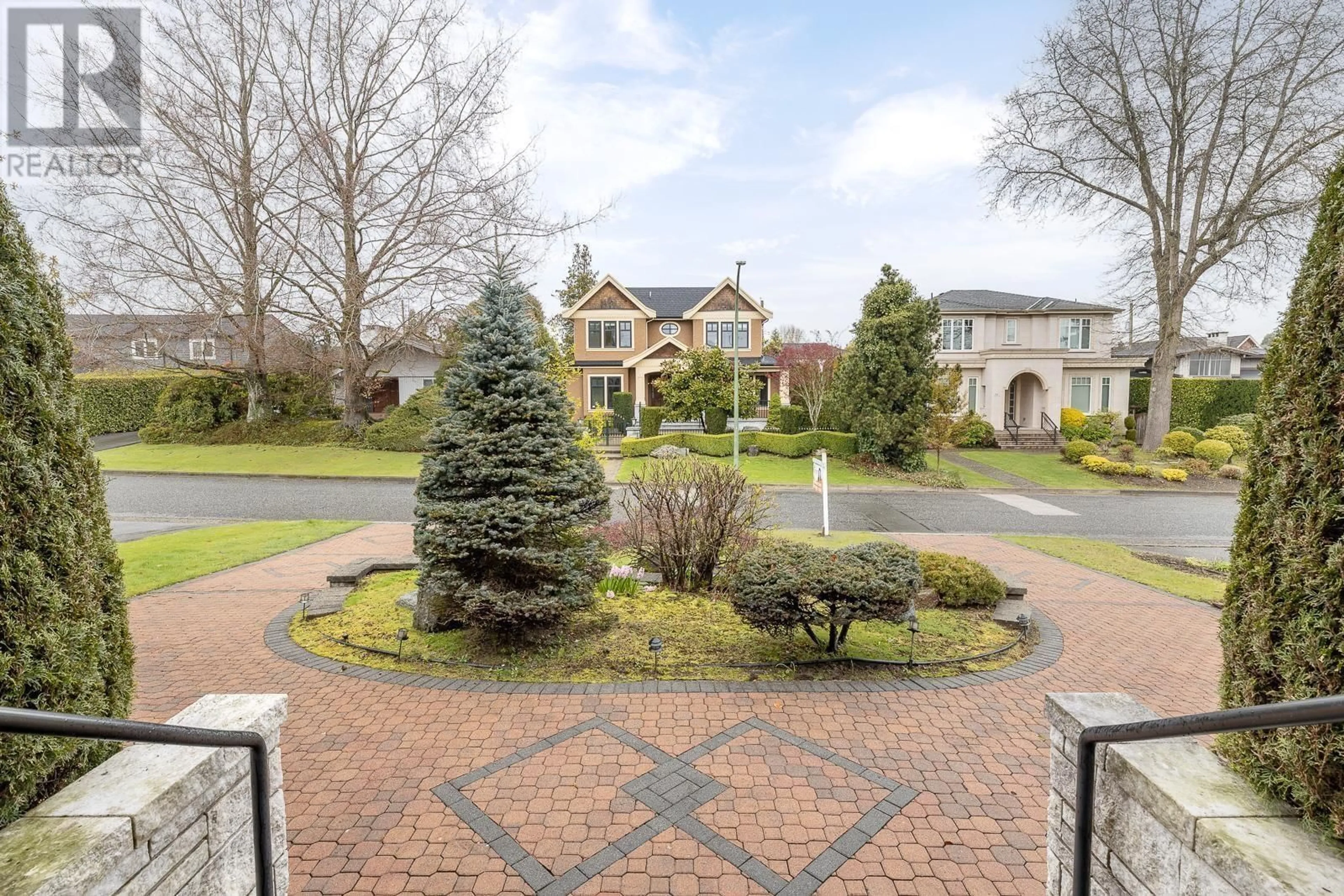 A pic from outside/outdoor area/front of a property/back of a property/a pic from drone, street for 1080 47TH AVENUE, Vancouver British Columbia V6M4J7