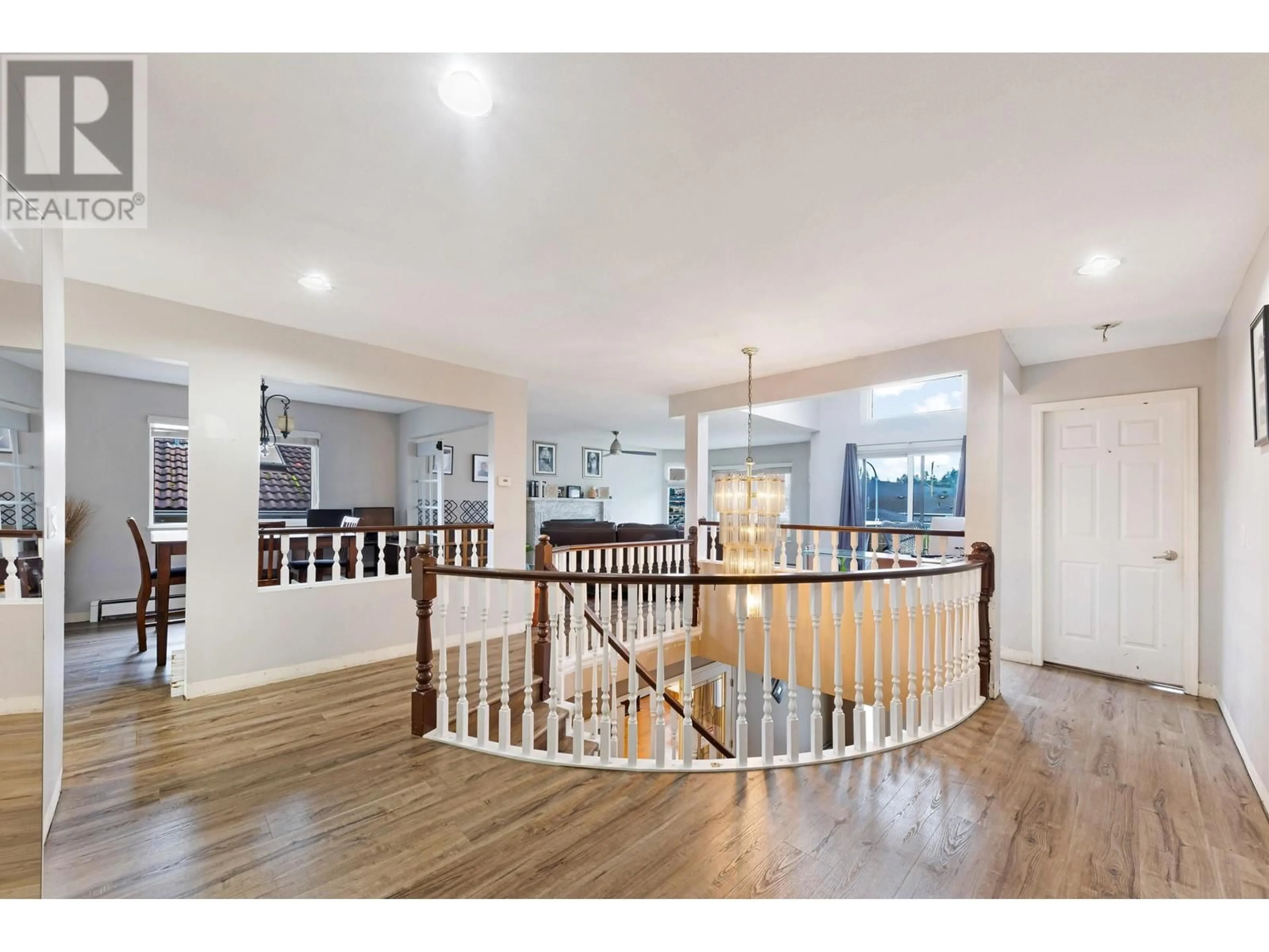 Indoor foyer for 5649 LAUREL STREET, Burnaby British Columbia V5G1N4