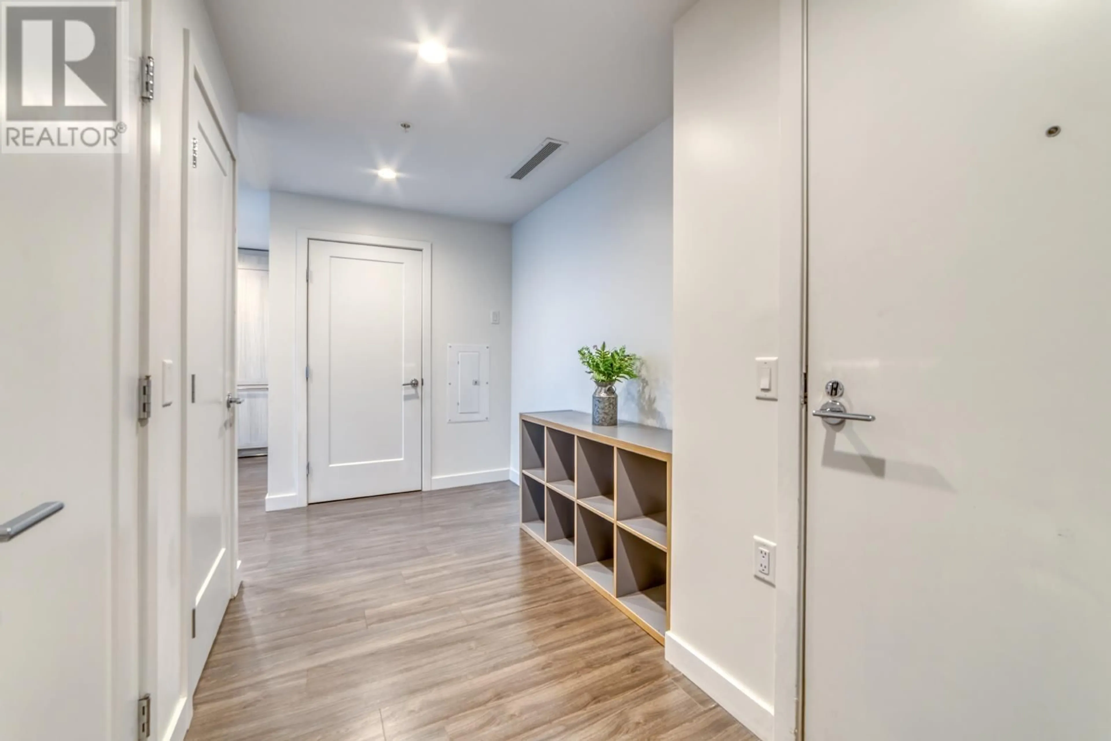 Indoor entryway for 3006 2311 BETA AVENUE, Burnaby British Columbia V5C0M1