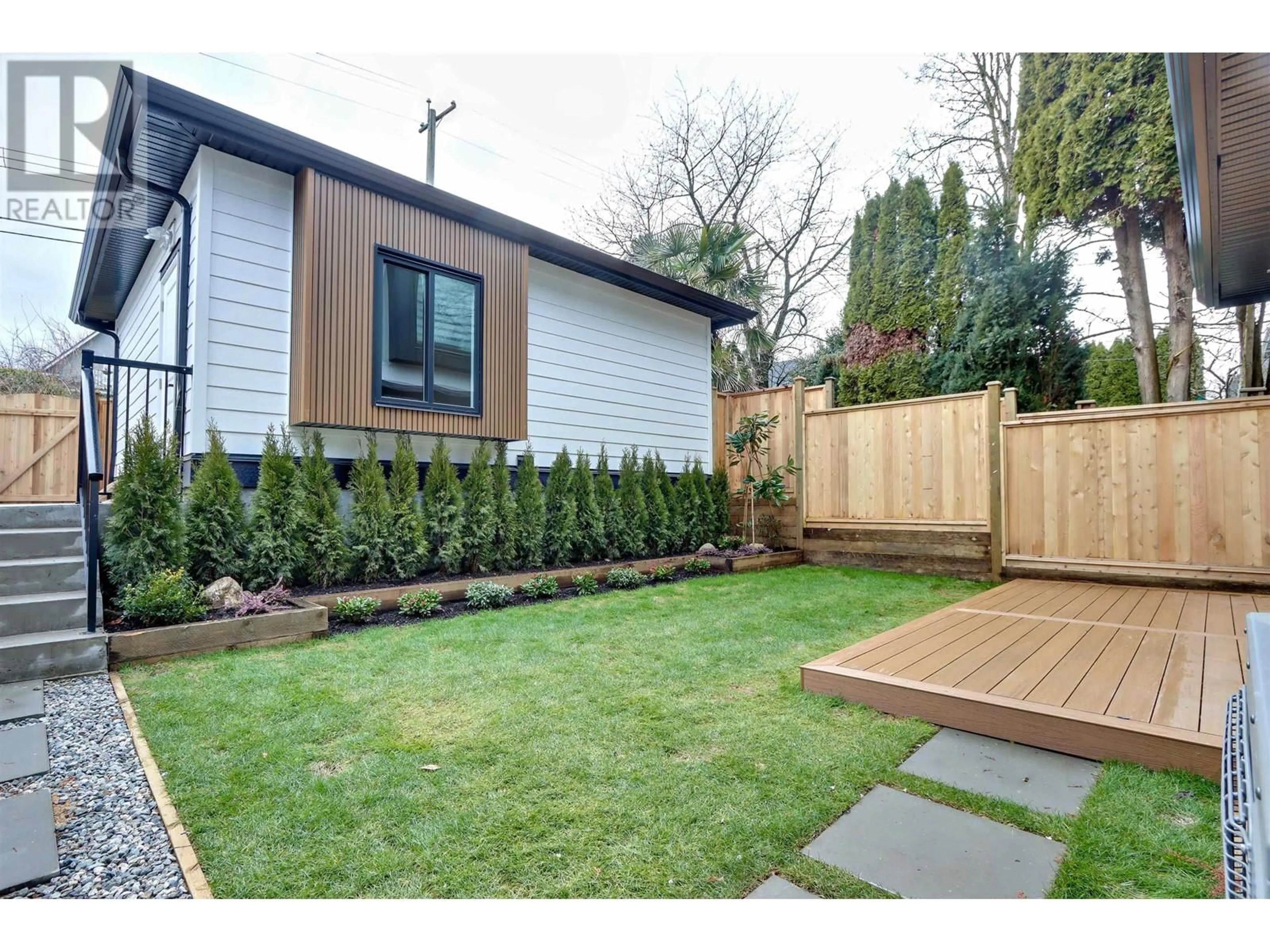 Patio, street for 2 930 E 10TH AVENUE, Vancouver British Columbia V5T2B2