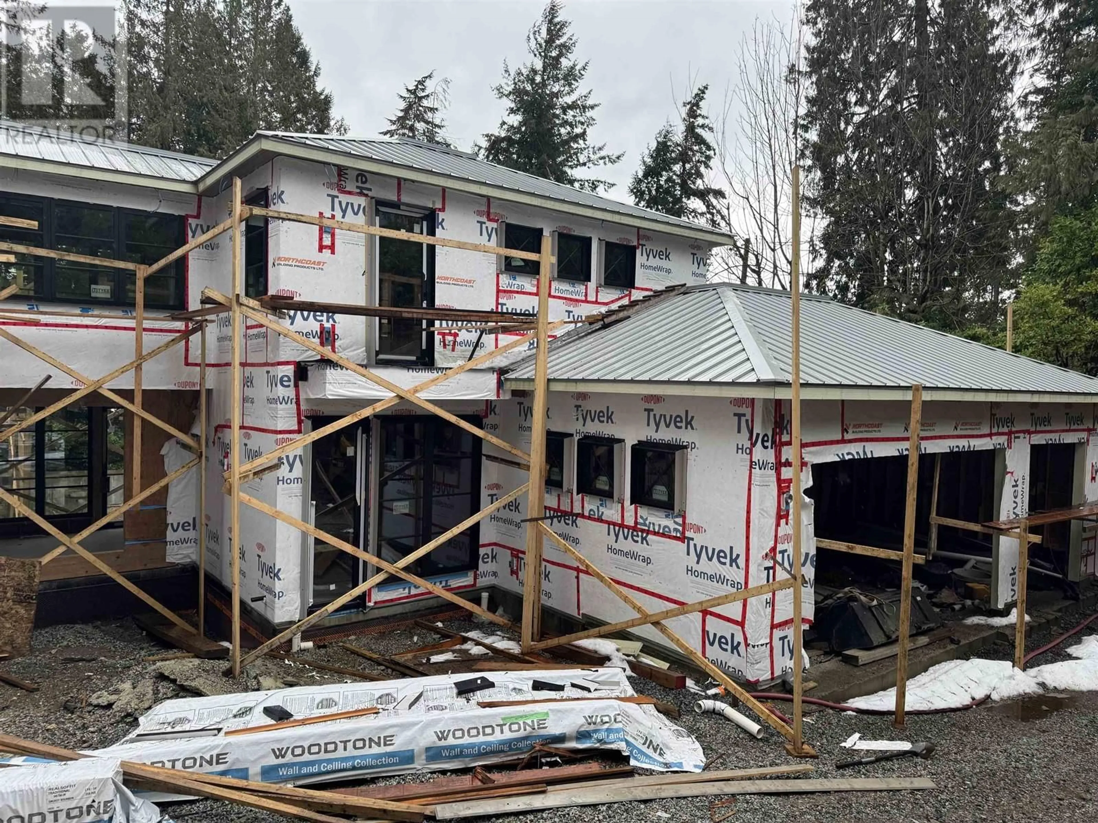 Home with vinyl exterior material, building for 4652 CLOVELLY WALK, West Vancouver British Columbia V7W1H3