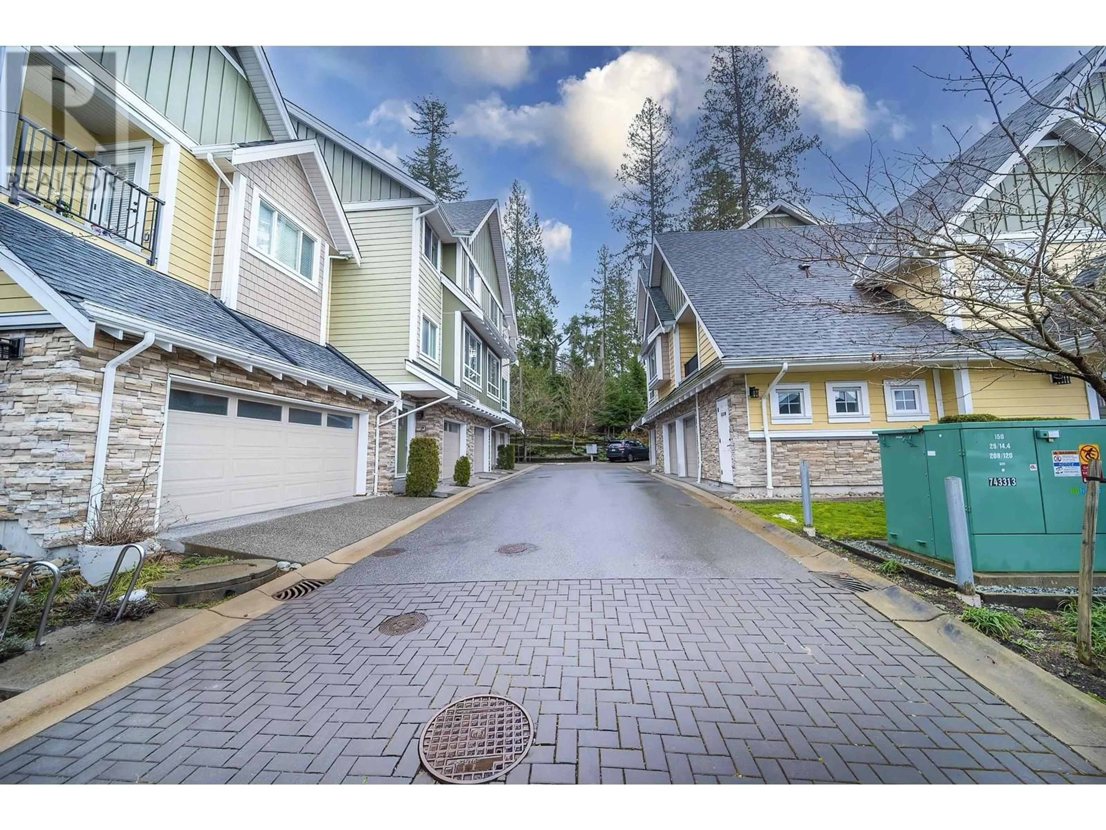 A pic from outside/outdoor area/front of a property/back of a property/a pic from drone, street for 402 - 1405 DAYTON STREET, Coquitlam British Columbia V3E0L4