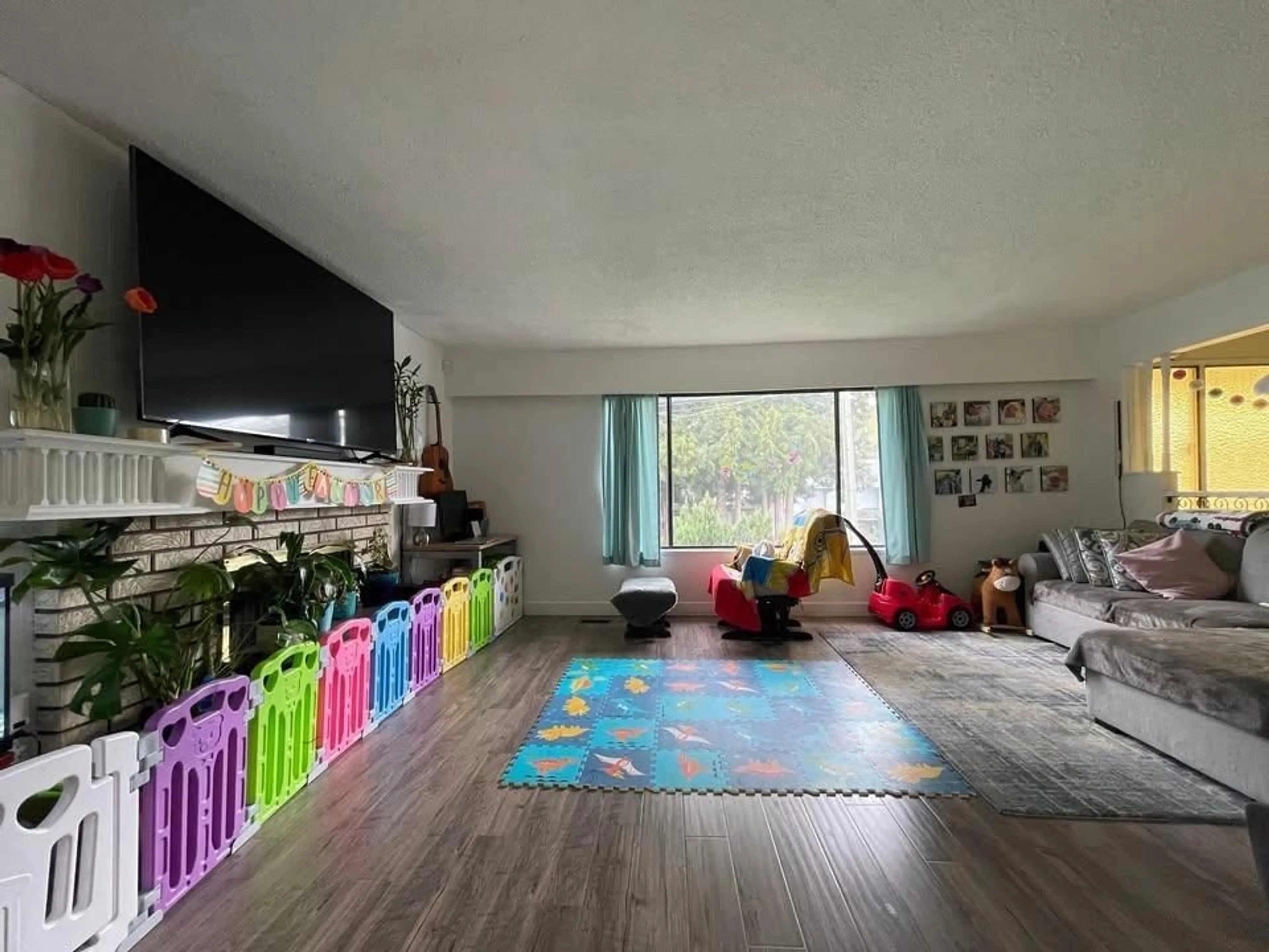 A pic of a room for 10582 144, Surrey British Columbia V3T4V7