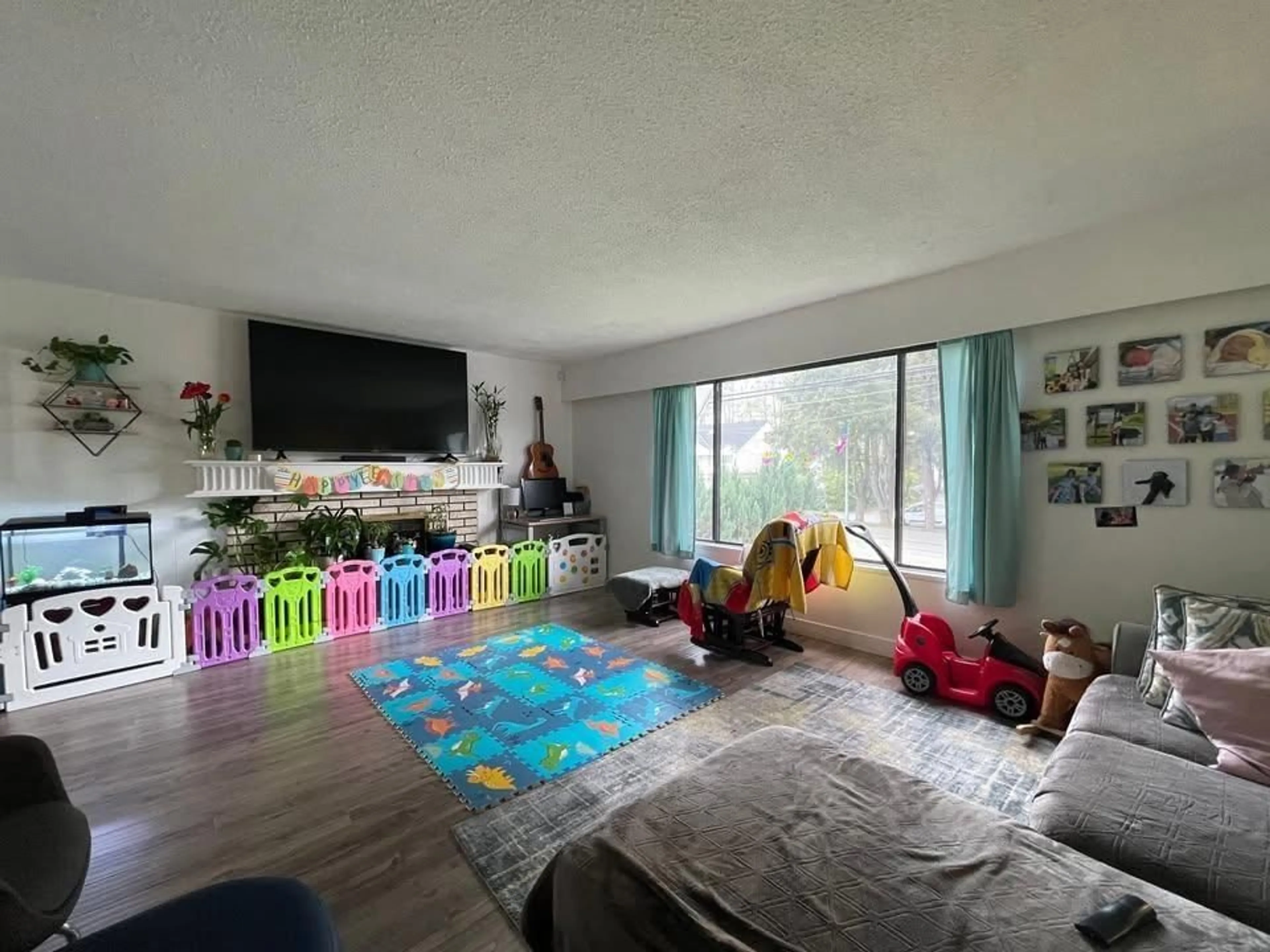 A pic of a room for 10582 144, Surrey British Columbia V3T4V7
