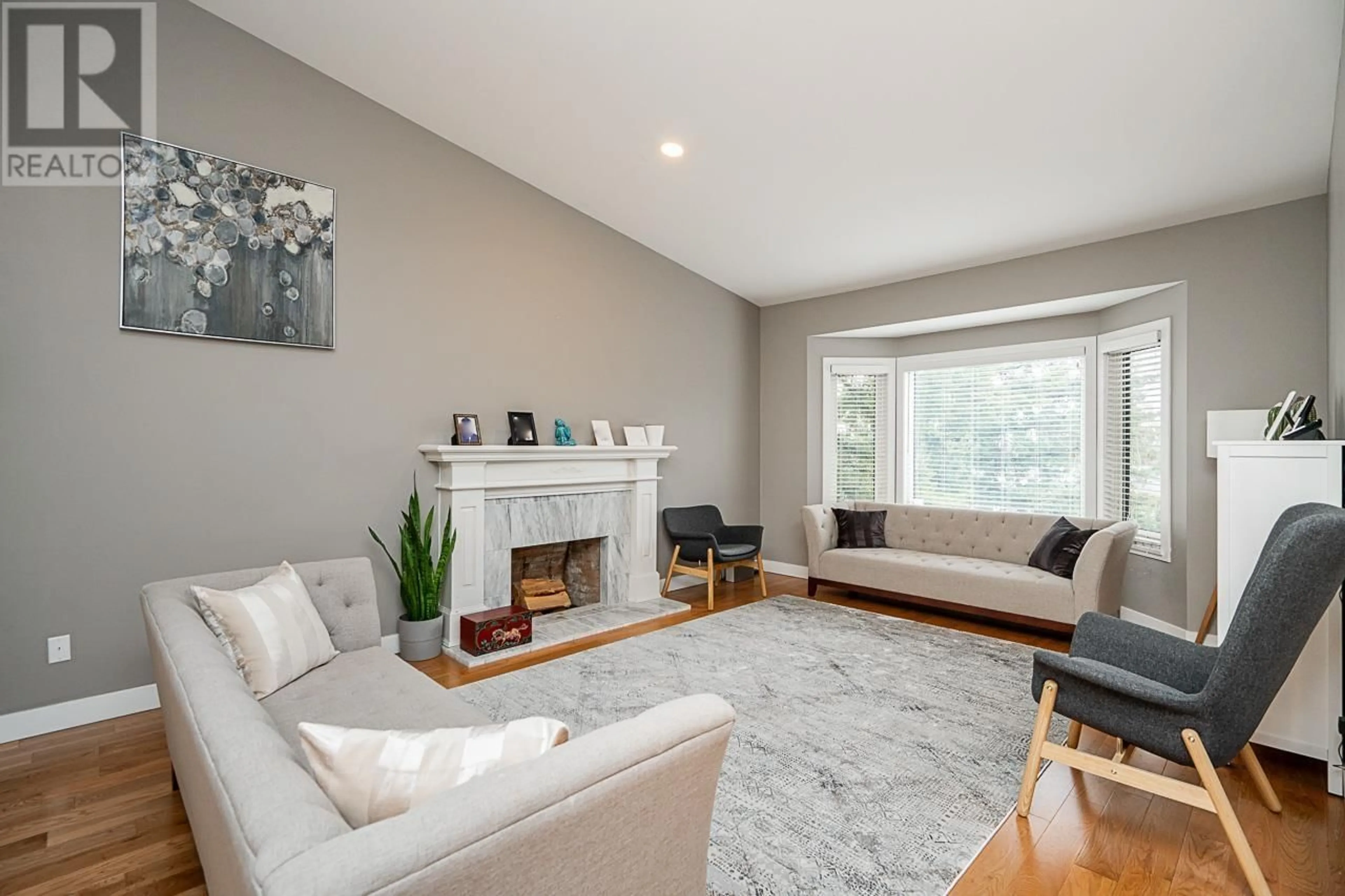 Living room with furniture, unknown for 2767 CULTUS COURT, Coquitlam British Columbia V3C5A8