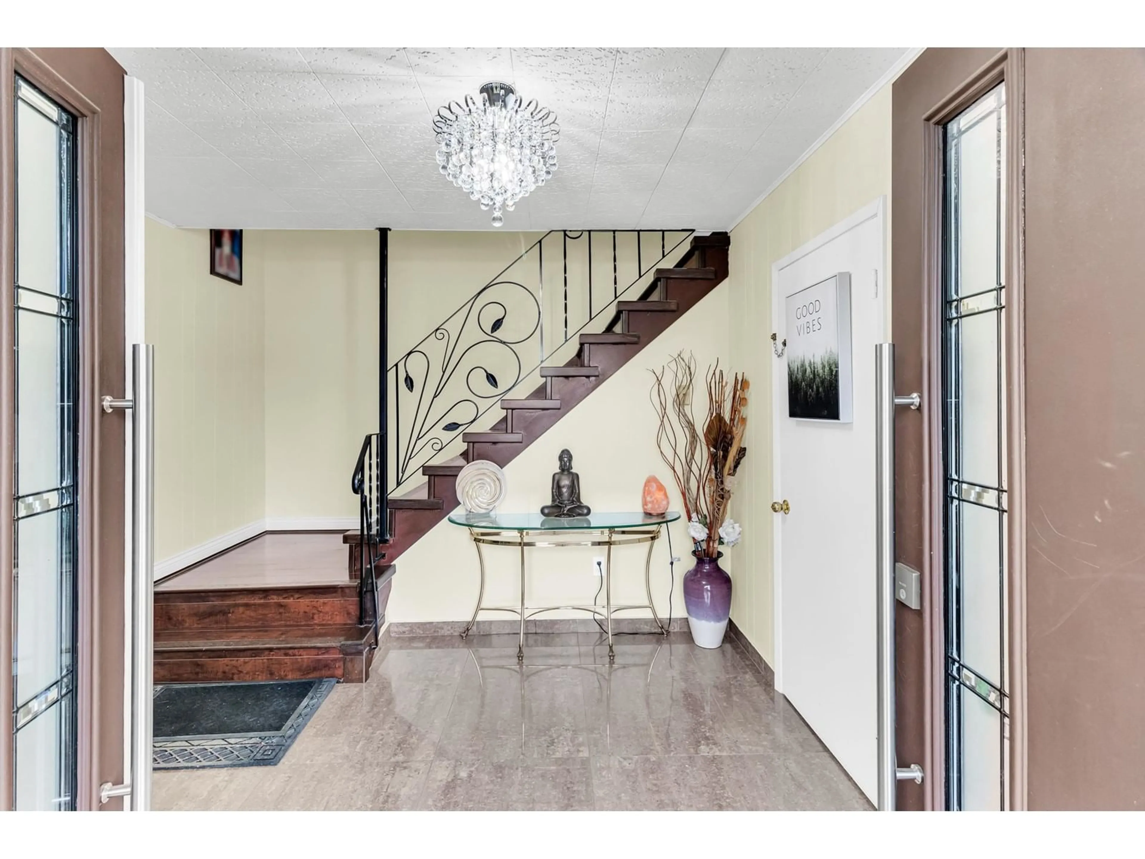 Indoor entryway for 8321 116A STREET, Delta British Columbia V4C5Z3