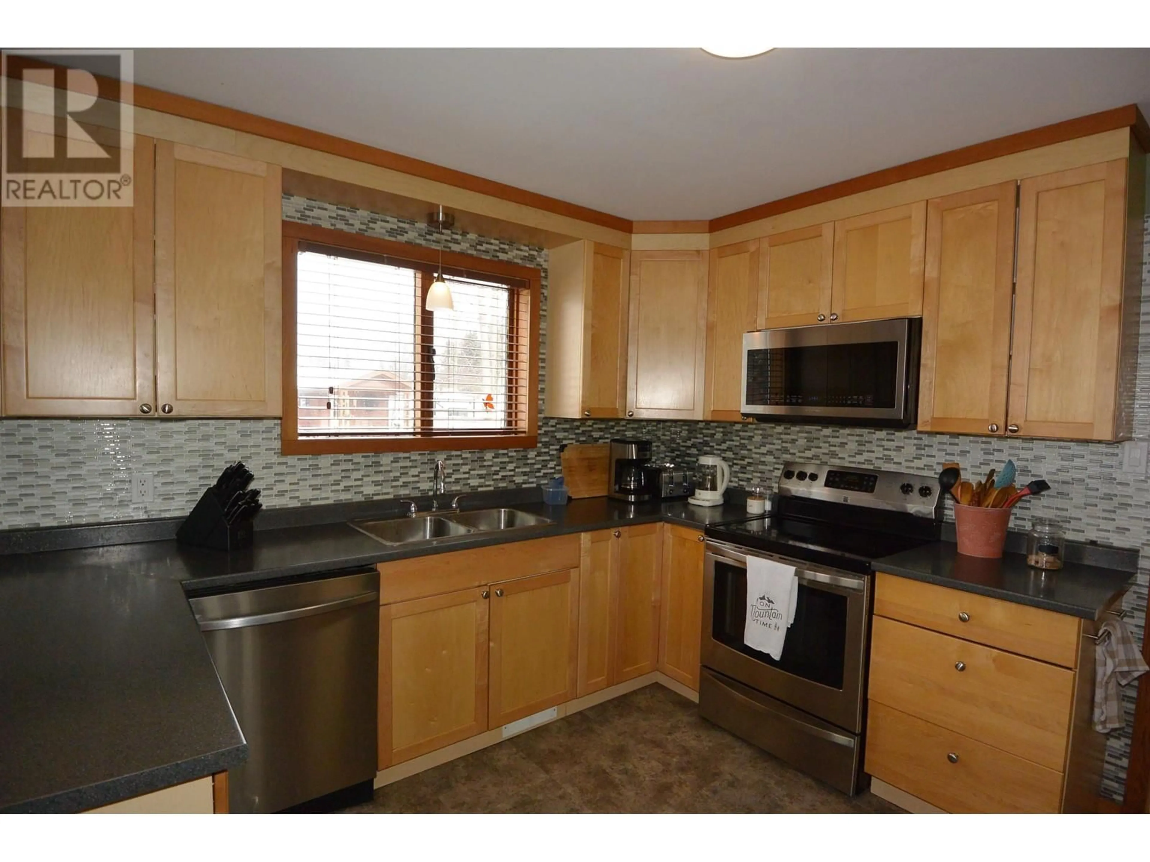 Standard kitchen, unknown for 3773 14TH AVENUE, Smithers British Columbia V0J2N0