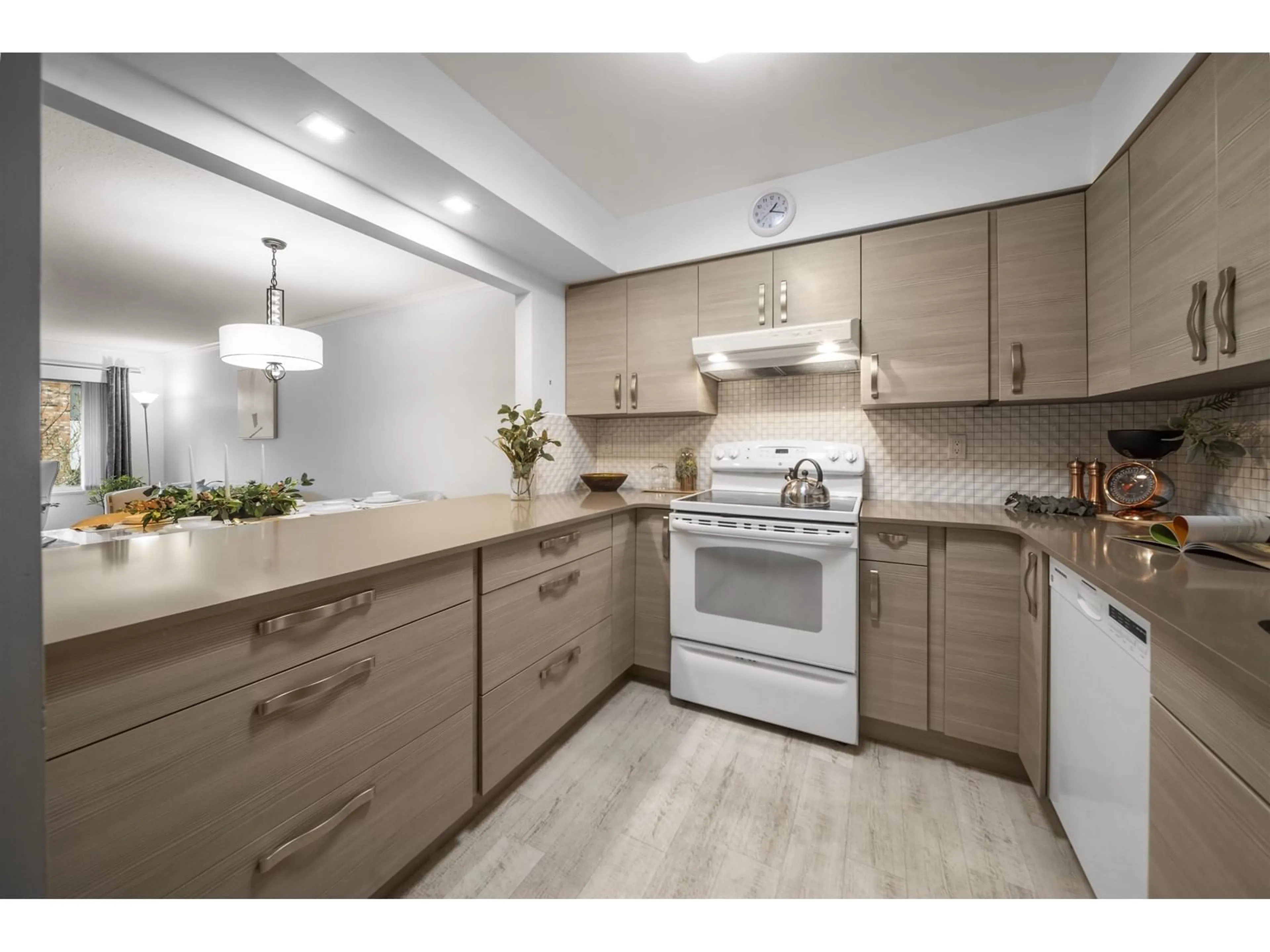 Standard kitchen, unknown for 304 1531 MERKLIN STREET, White Rock British Columbia V4B4C6