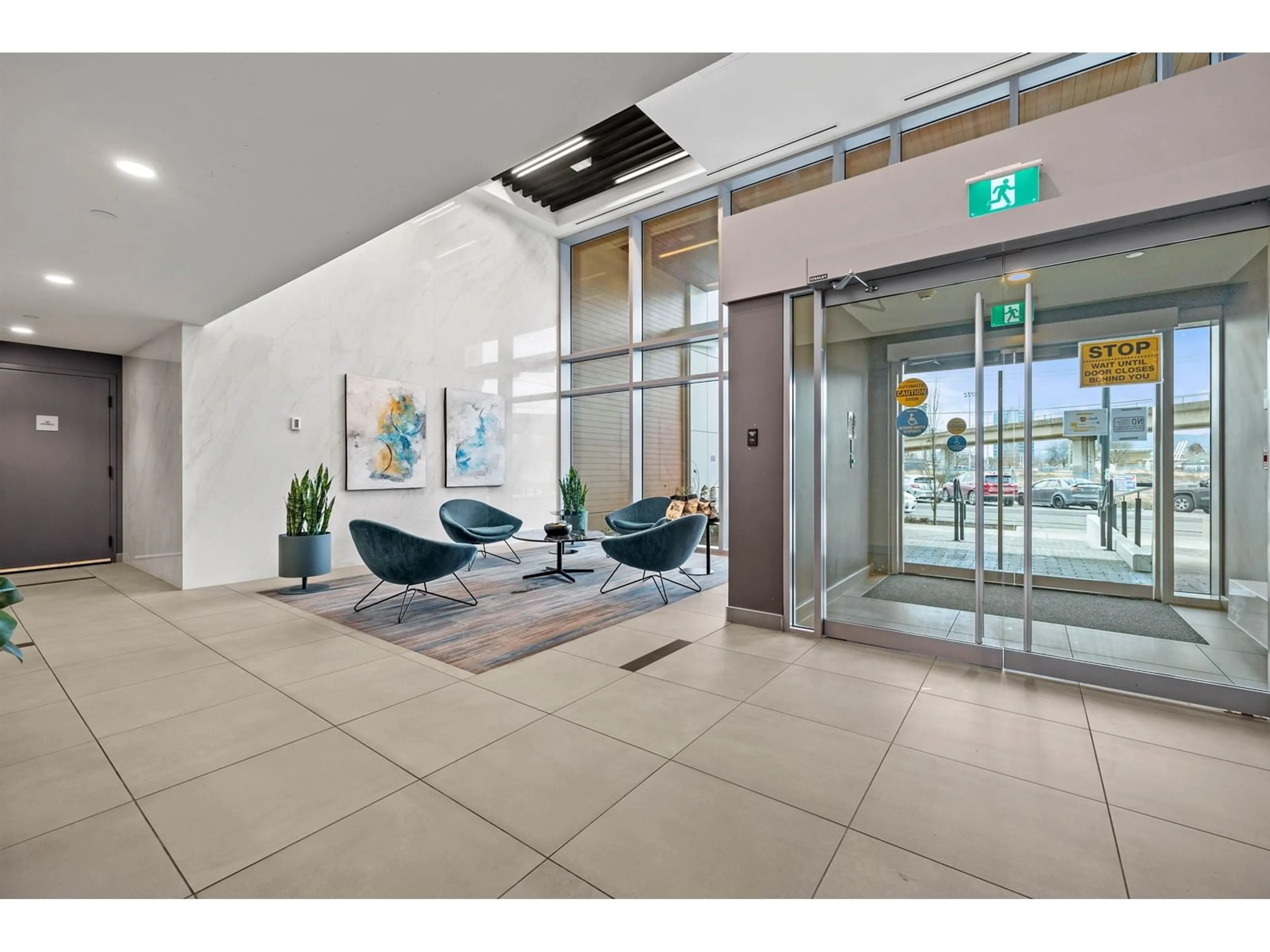 Indoor foyer for 1308 - 13428 105, Surrey British Columbia V3T0S6
