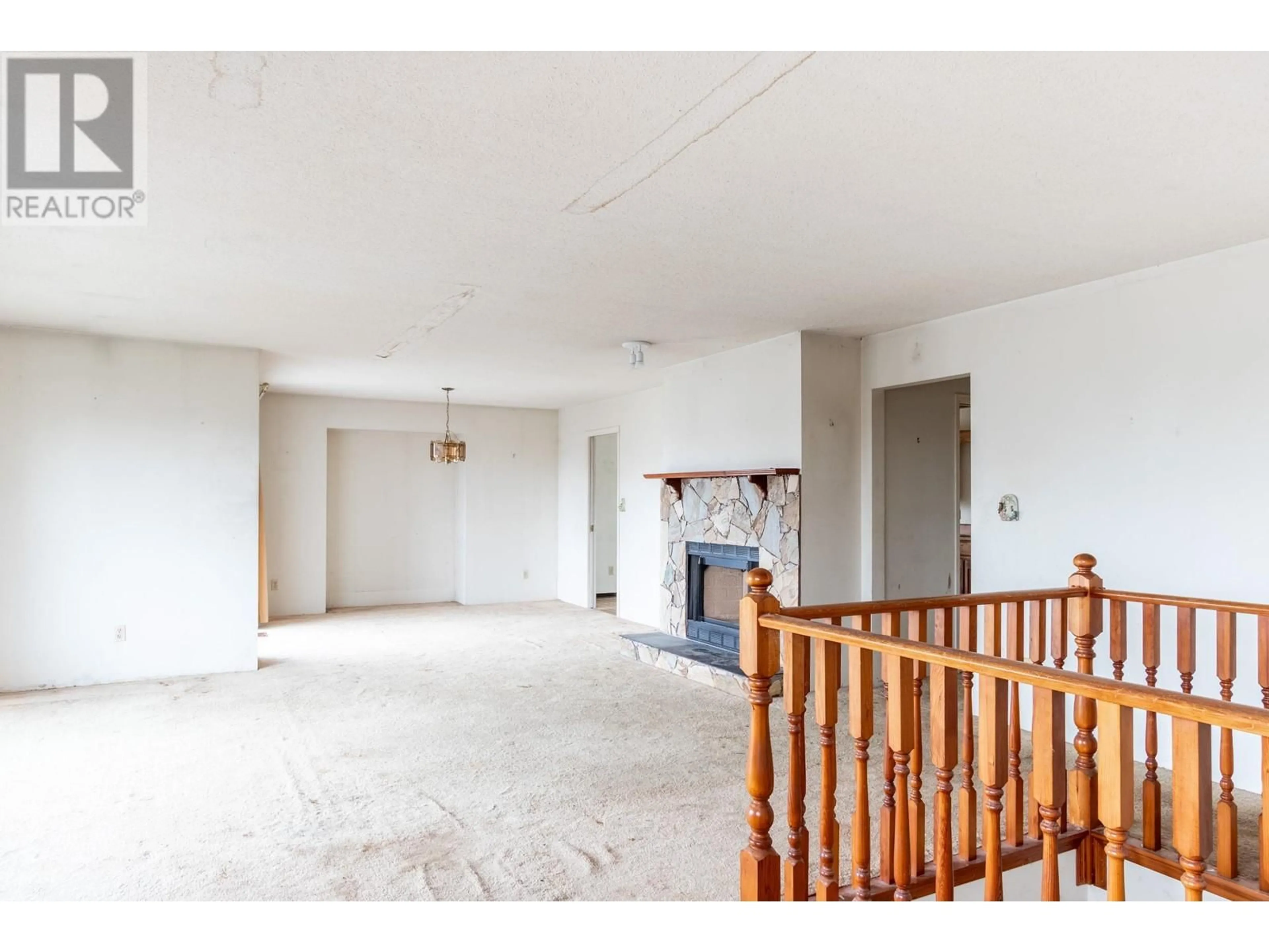 Indoor foyer for 12098 202 STREET, Maple Ridge British Columbia V2X8X5