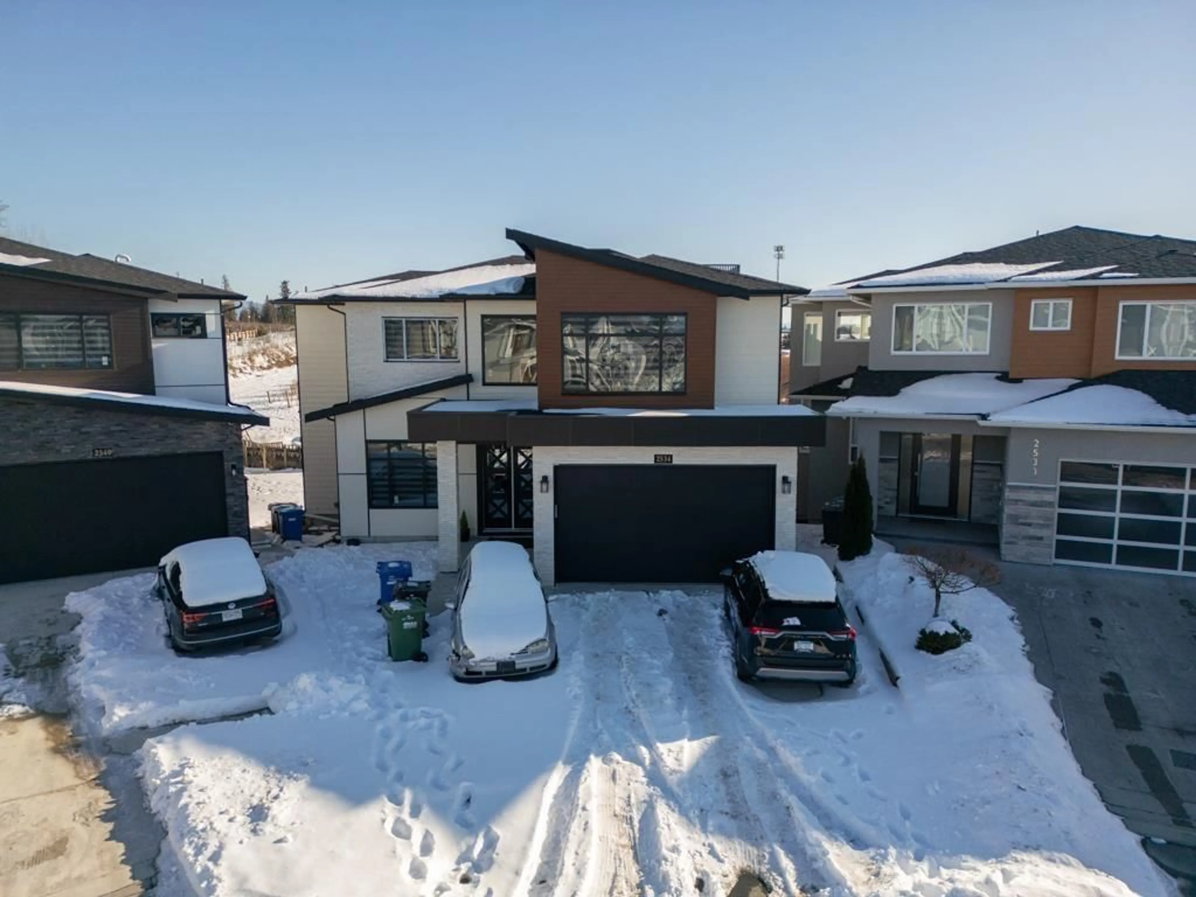 A pic from outside/outdoor area/front of a property/back of a property/a pic from drone, street for 2534 TERMINAL COURT, Abbotsford British Columbia V4X1L9