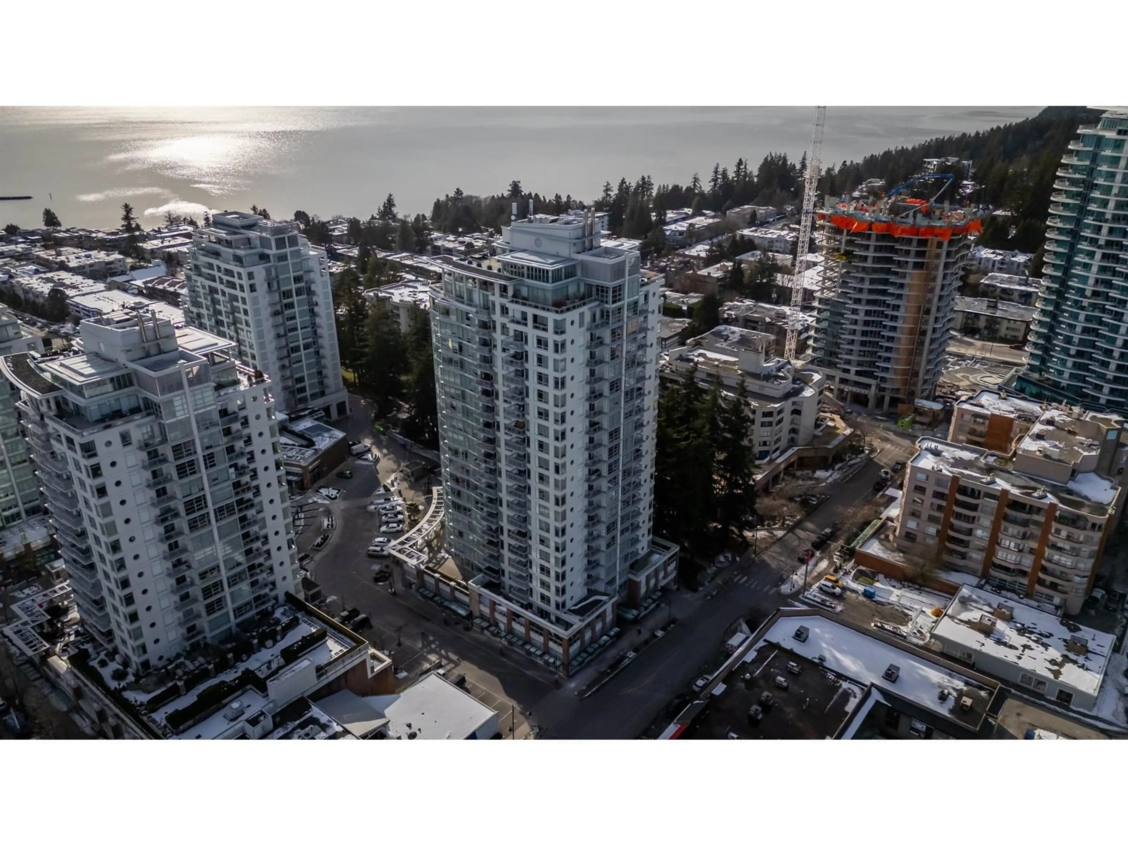 A pic from outside/outdoor area/front of a property/back of a property/a pic from drone, city buildings view from balcony for 204 15152 RUSSELL AVENUE, White Rock British Columbia V4B0A3