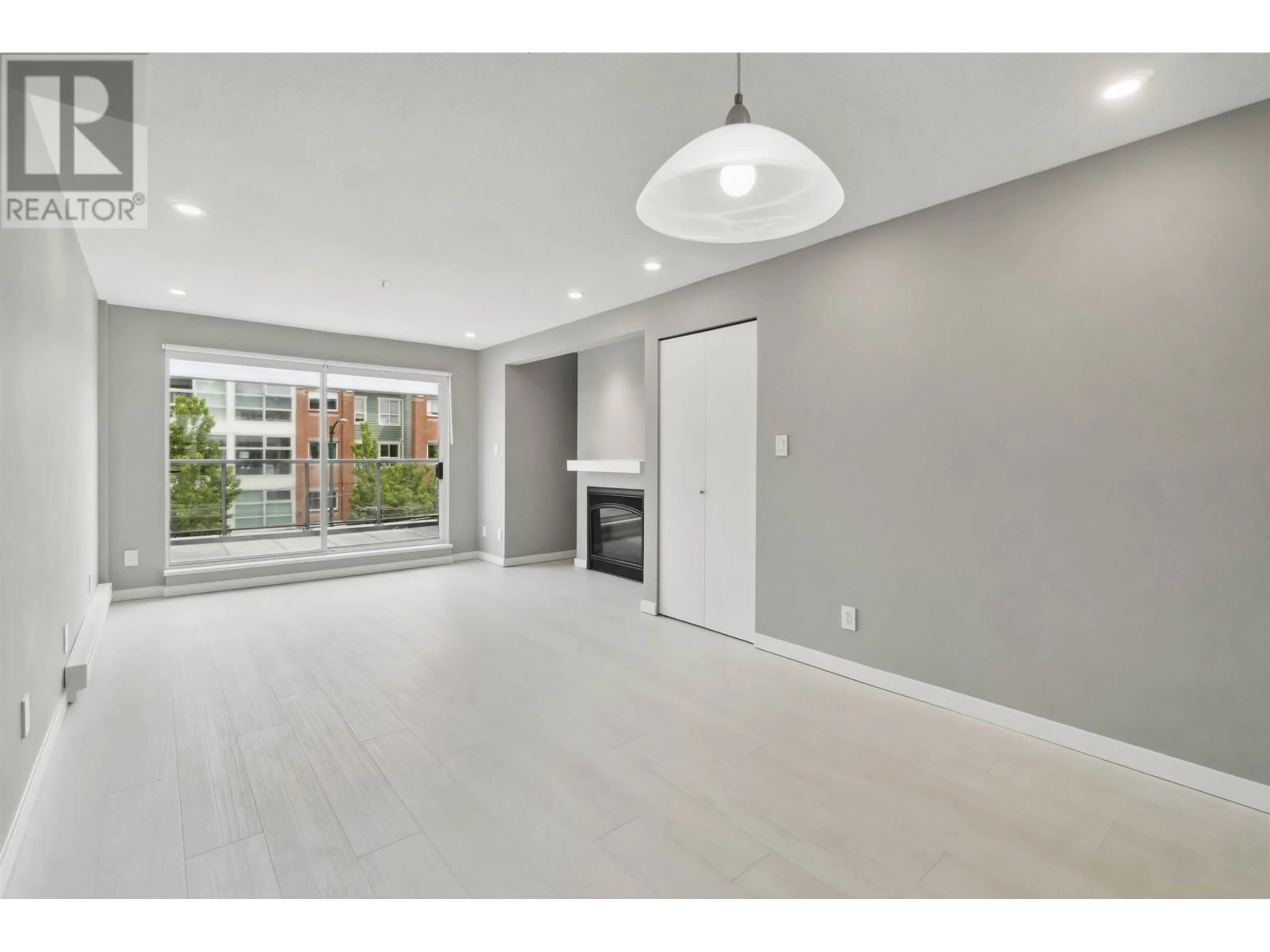 A pic of a room for 2 - 2880 4TH AVENUE, Vancouver British Columbia V6K1R2
