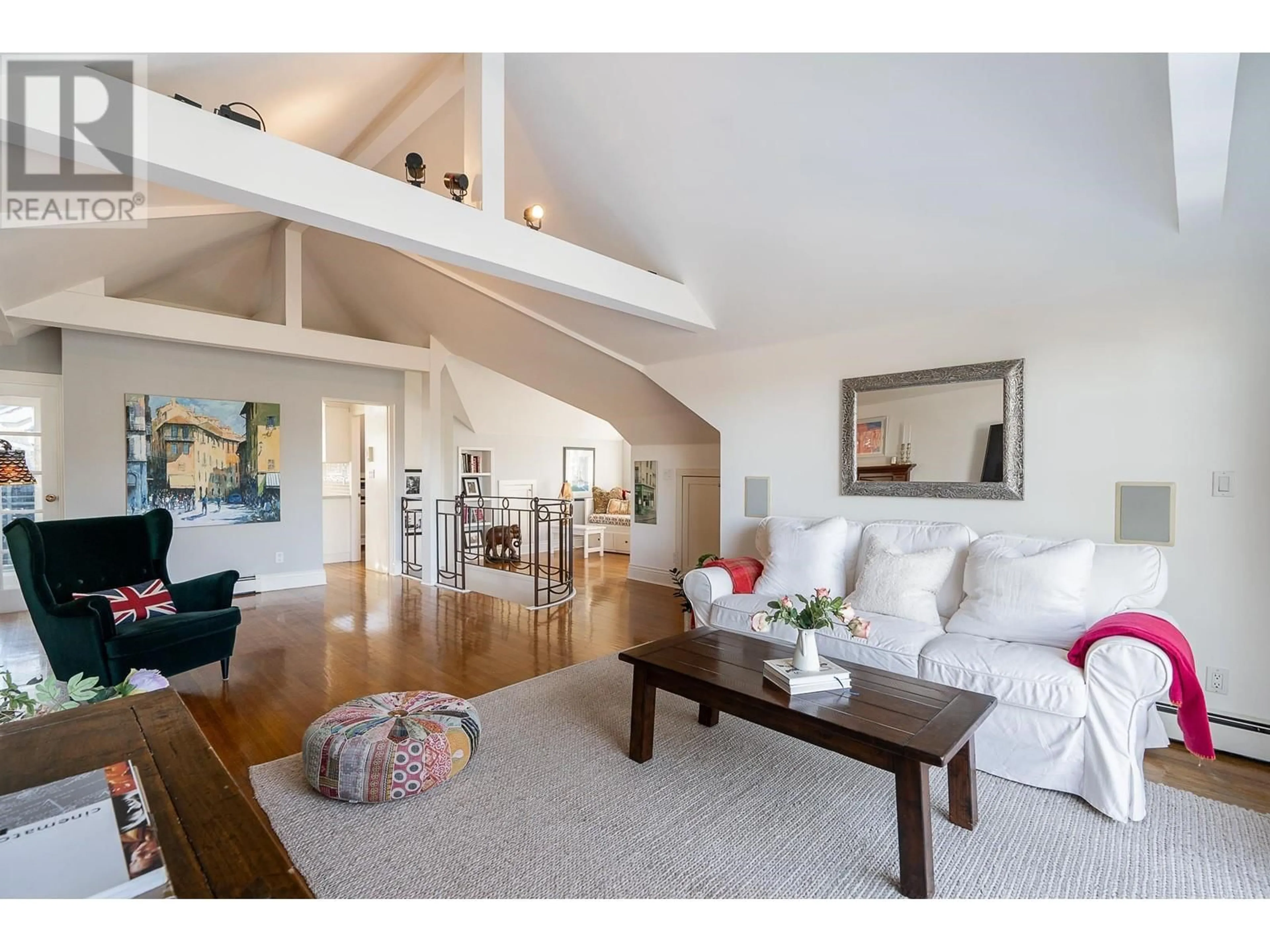 Living room with furniture, wood/laminate floor for 3132 MAPLE STREET, Vancouver British Columbia V6J4X3