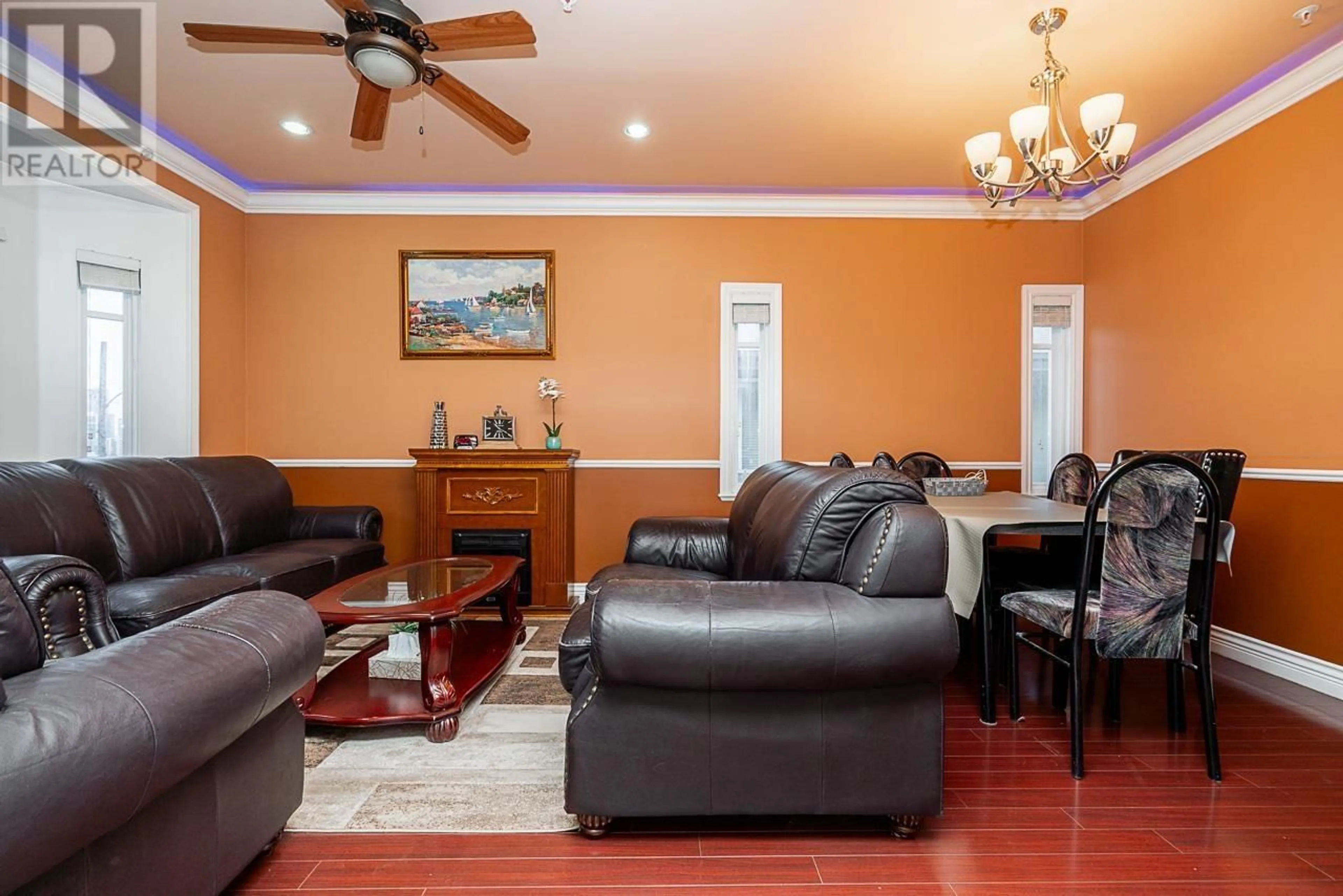 Living room with furniture, wood/laminate floor for 528 SIXTEENTH STREET, New Westminster British Columbia V3M4R3