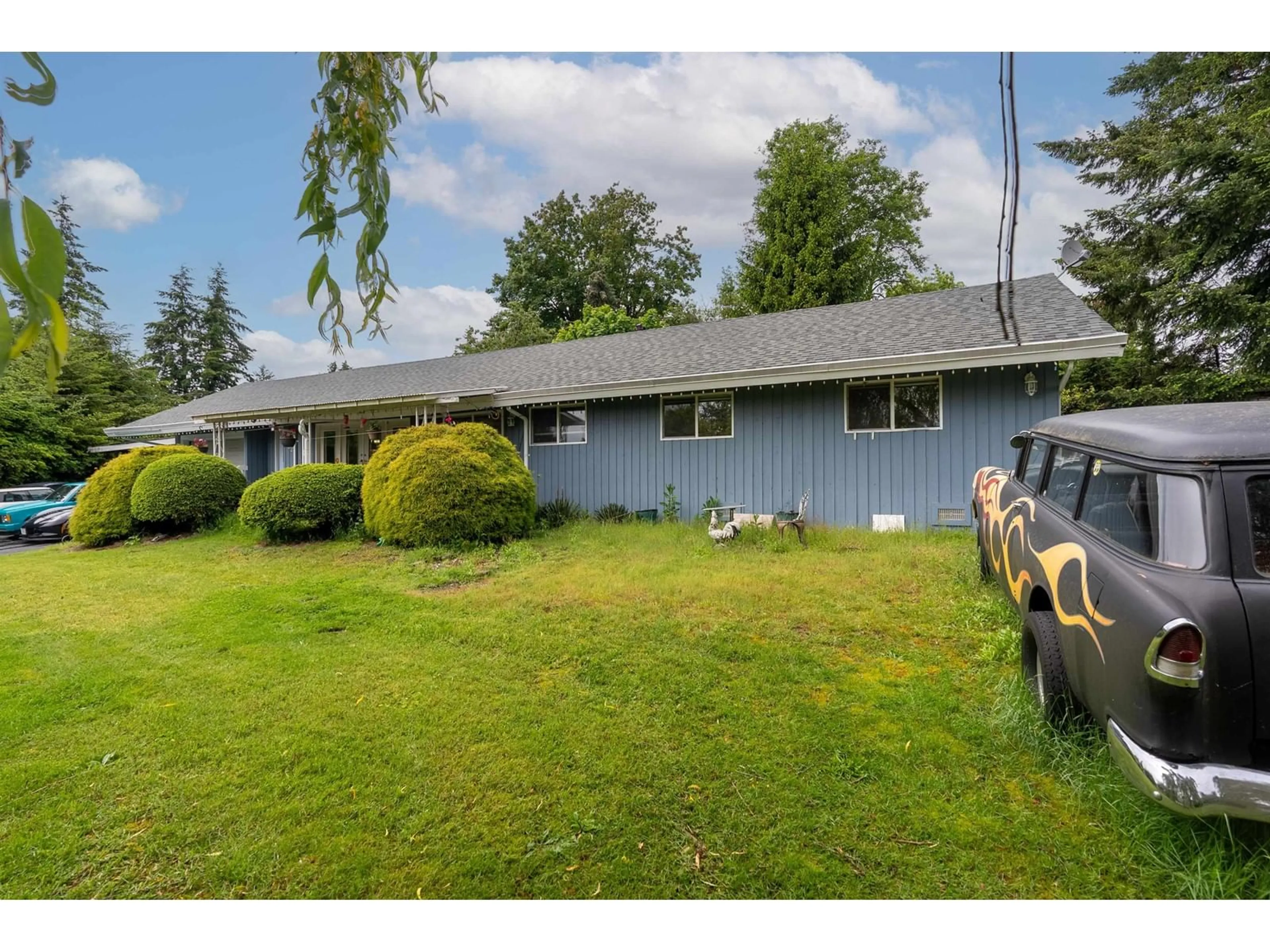 A pic from outside/outdoor area/front of a property/back of a property/a pic from drone, street for 5502 BAKERVIEW, Surrey British Columbia V3S1A7