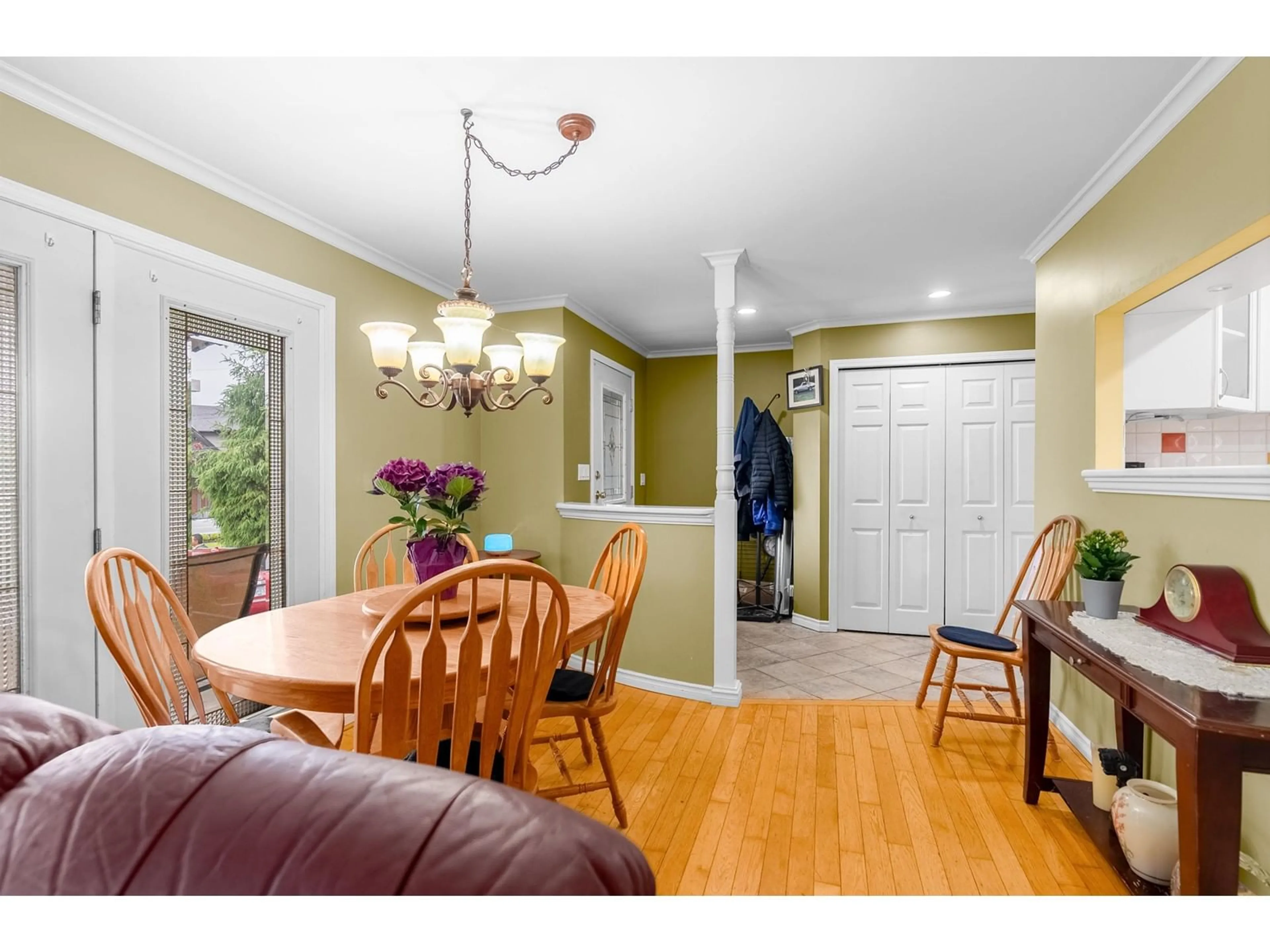 Dining room, wood/laminate floor for 5502 BAKERVIEW, Surrey British Columbia V3S1A7