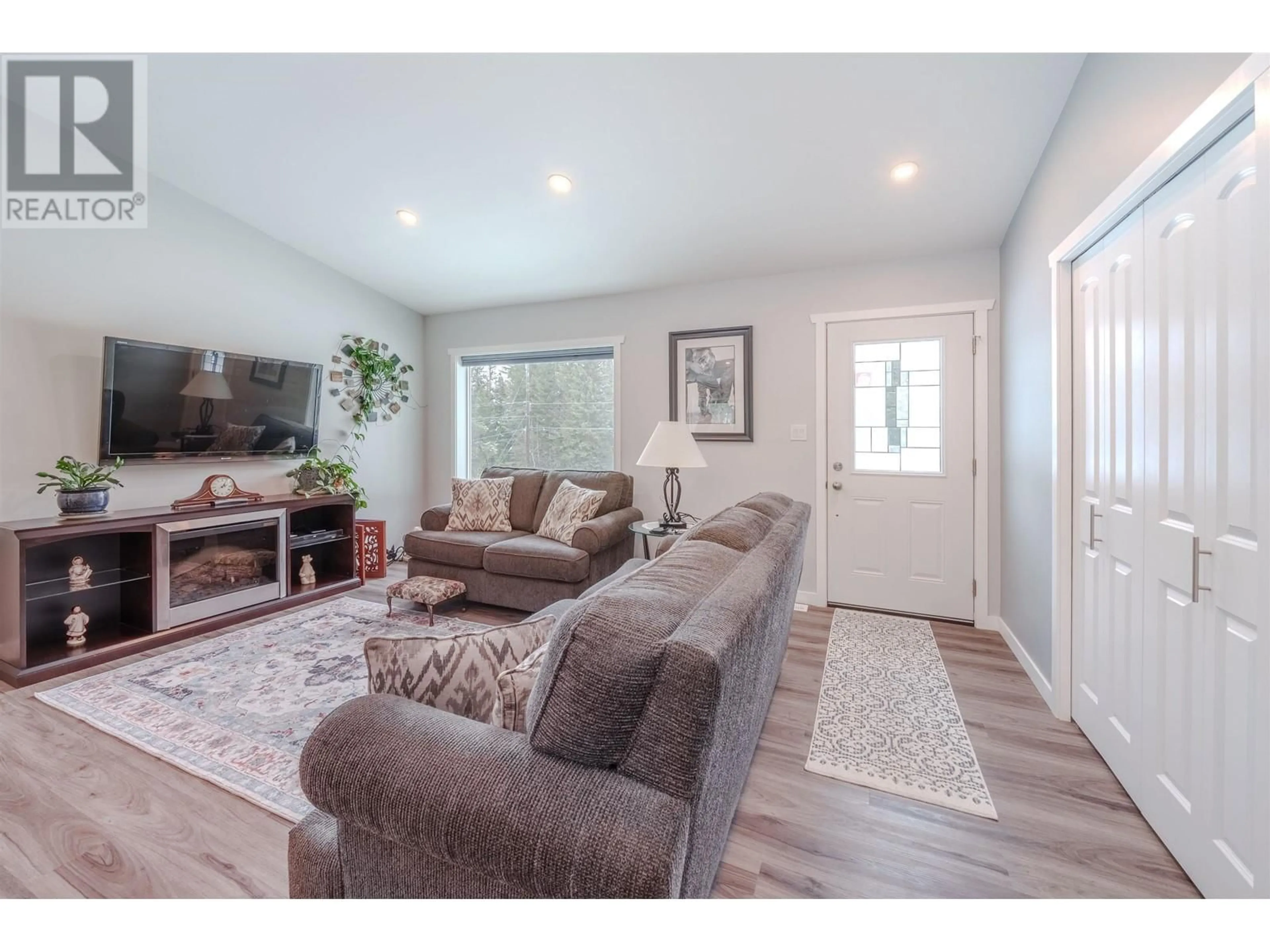 Living room with furniture, wood/laminate floor for 5099 EASZEE DRIVE, 108 Mile Ranch British Columbia V0K2Z0