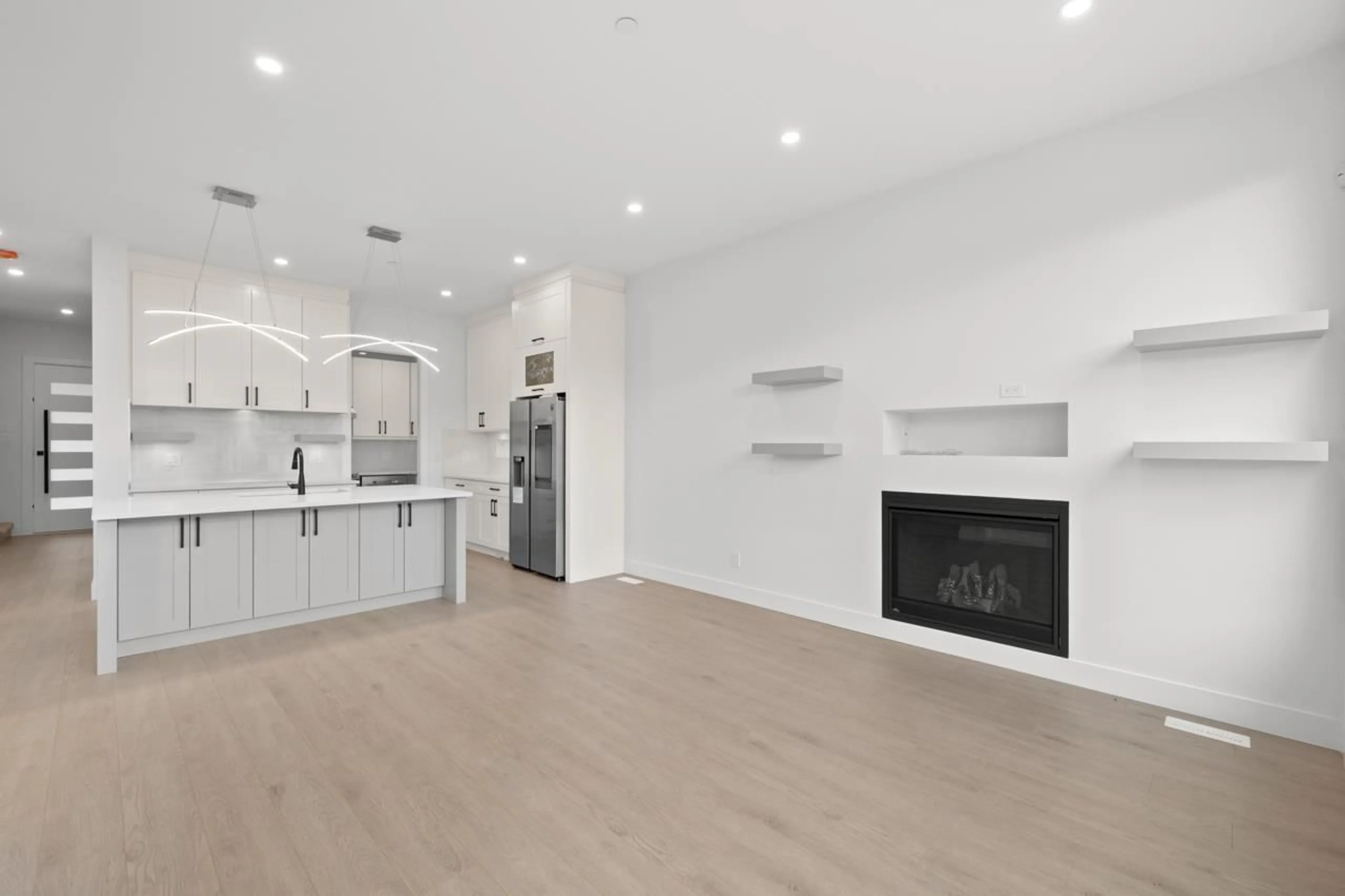 Open concept kitchen, unknown for 4470 STEPHEN LEACOCK, Abbotsford British Columbia V2T5B6
