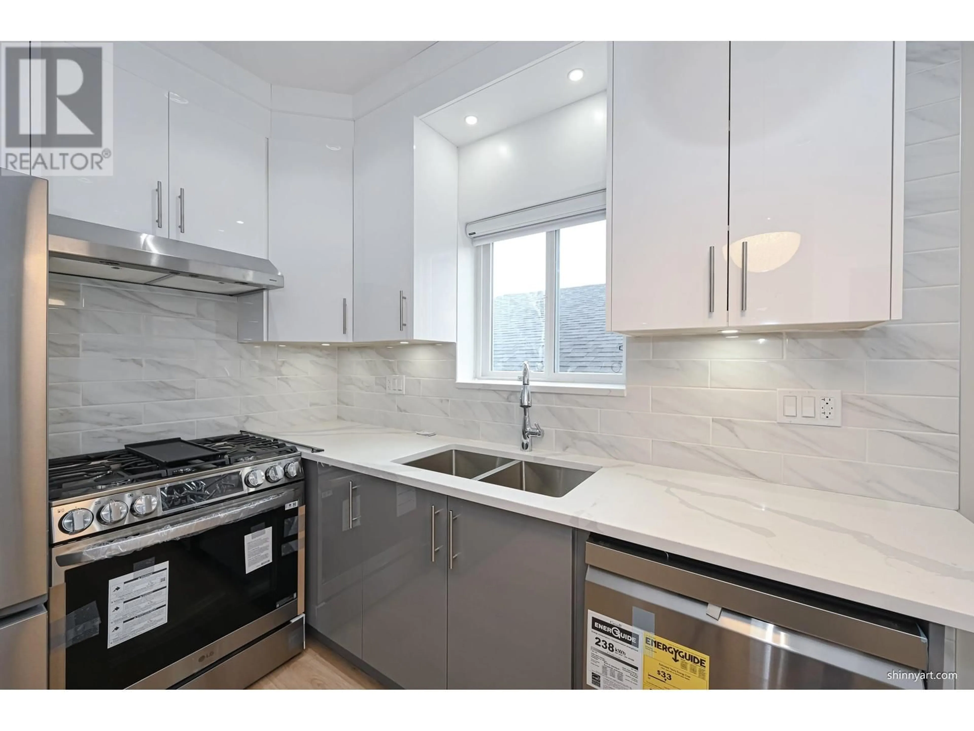 Standard kitchen, ceramic/tile floor for 6447 BEATRICE STREET, Vancouver British Columbia V5P3R5