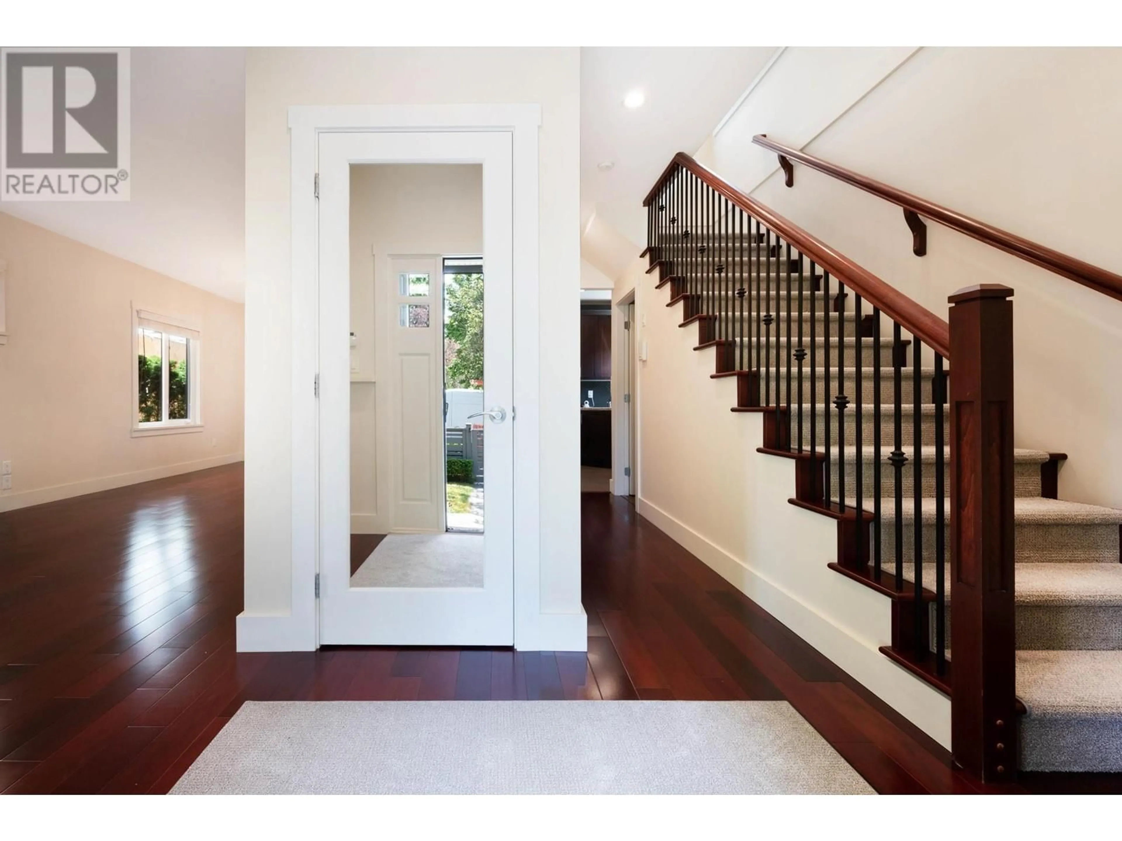 Indoor entryway for 2173 CHARLES STREET, Vancouver British Columbia V5L2V2