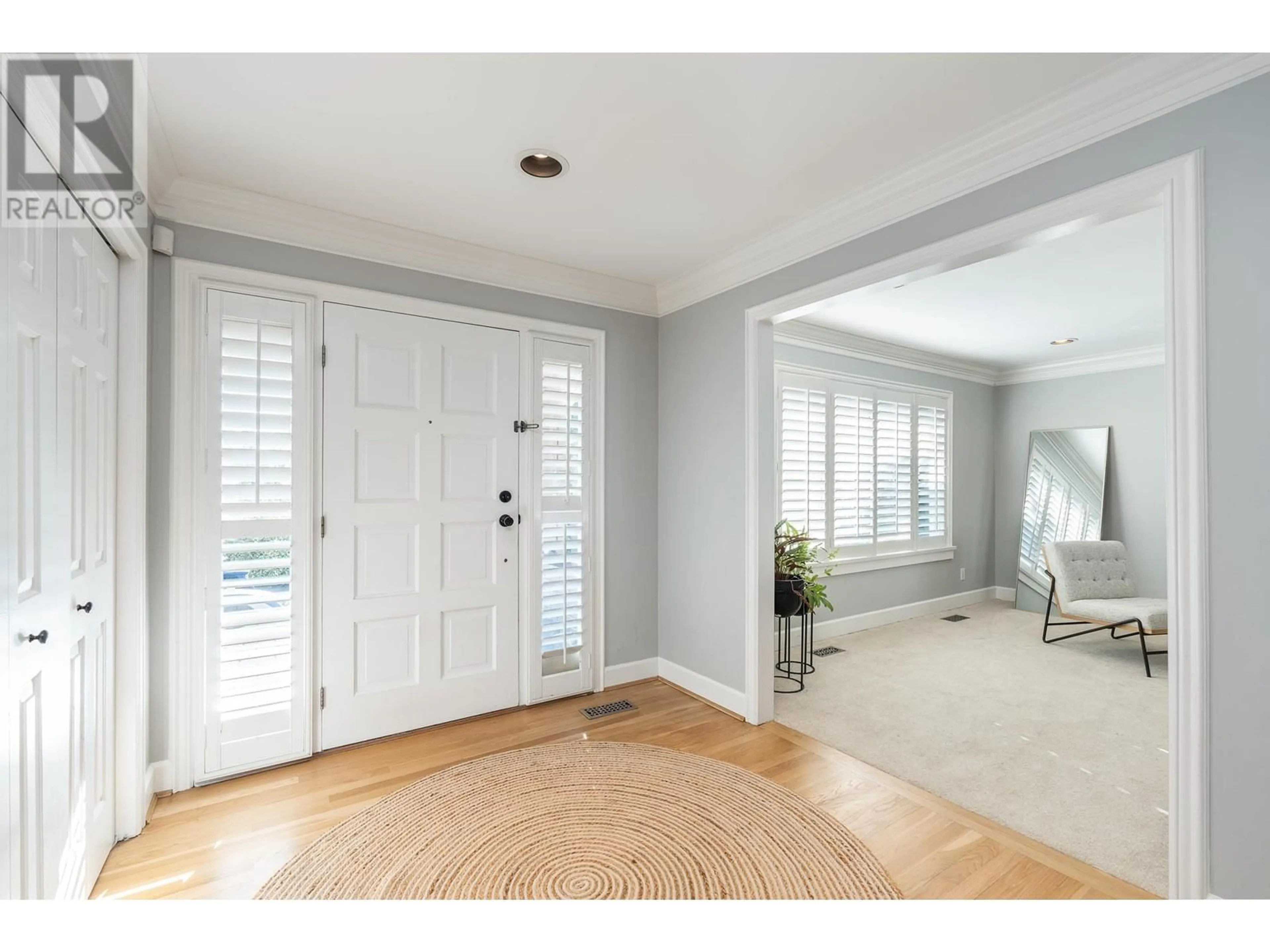 Indoor entryway for 4629 CAULFEILD DRIVE, West Vancouver British Columbia V7W1E9