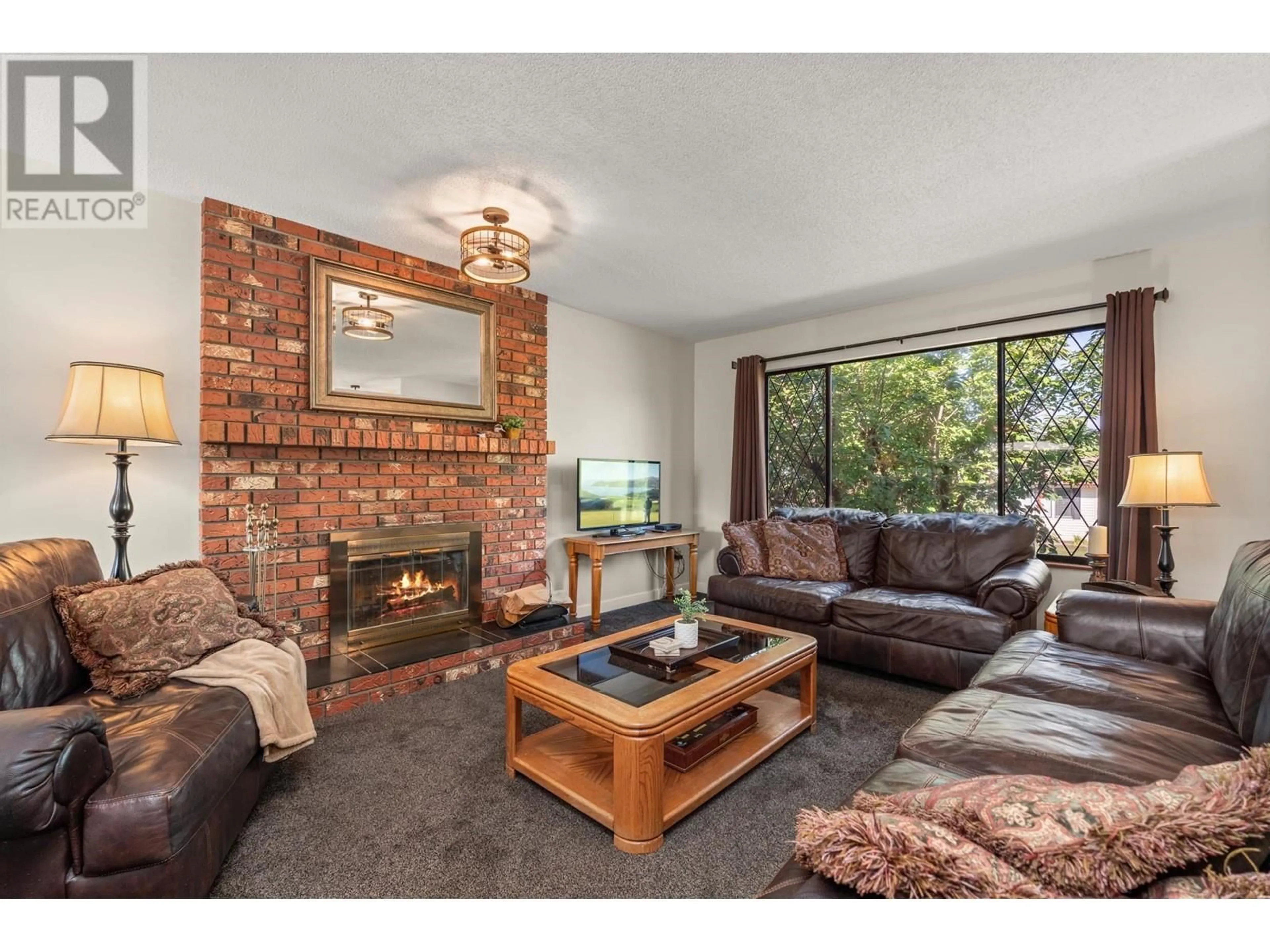 Living room with furniture, unknown for 20340 THORNE AVENUE, Maple Ridge British Columbia V2X8T9