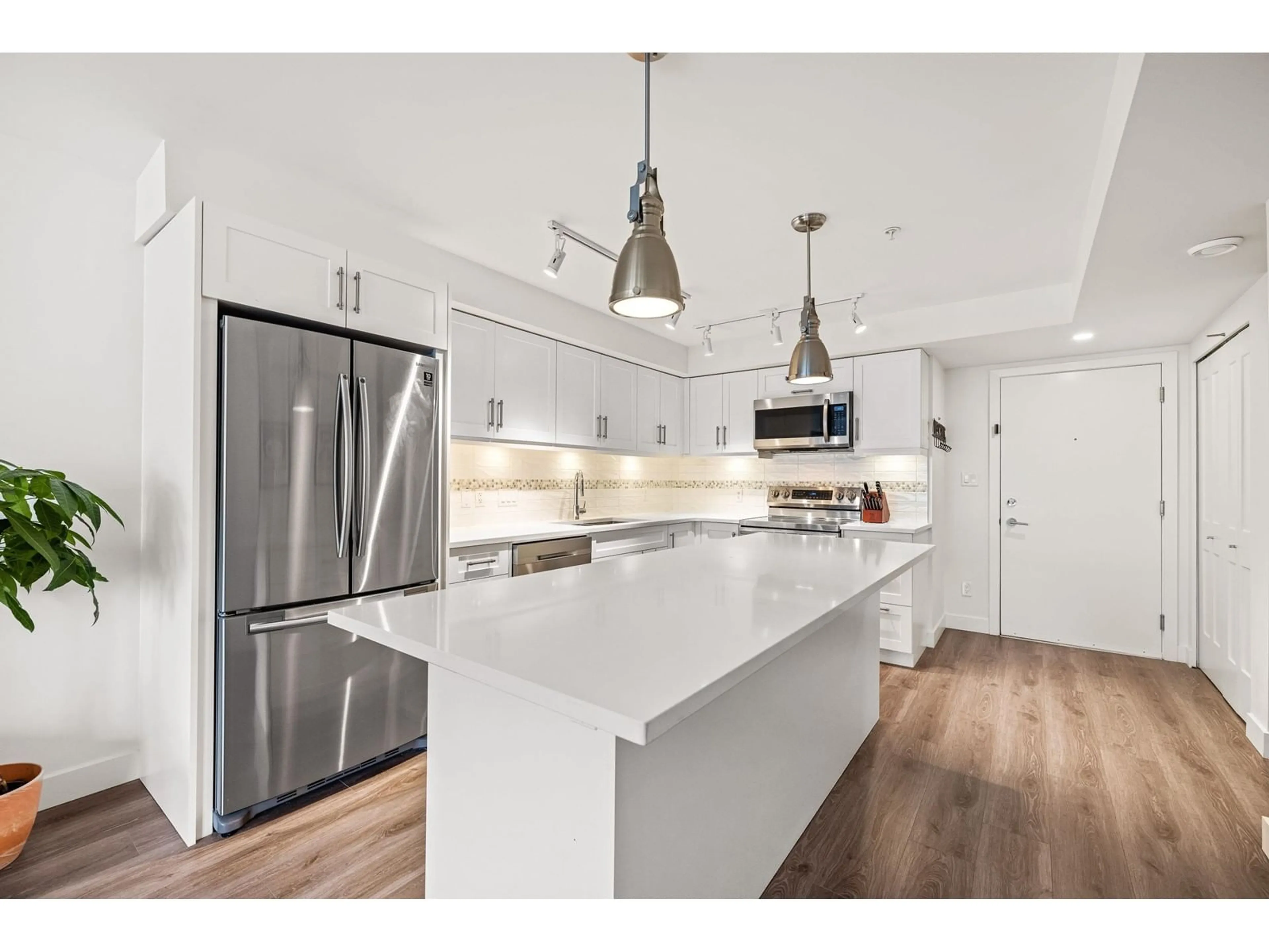 Open concept kitchen, unknown for 260 27358 32 AVENUE, Langley British Columbia V4W0C8