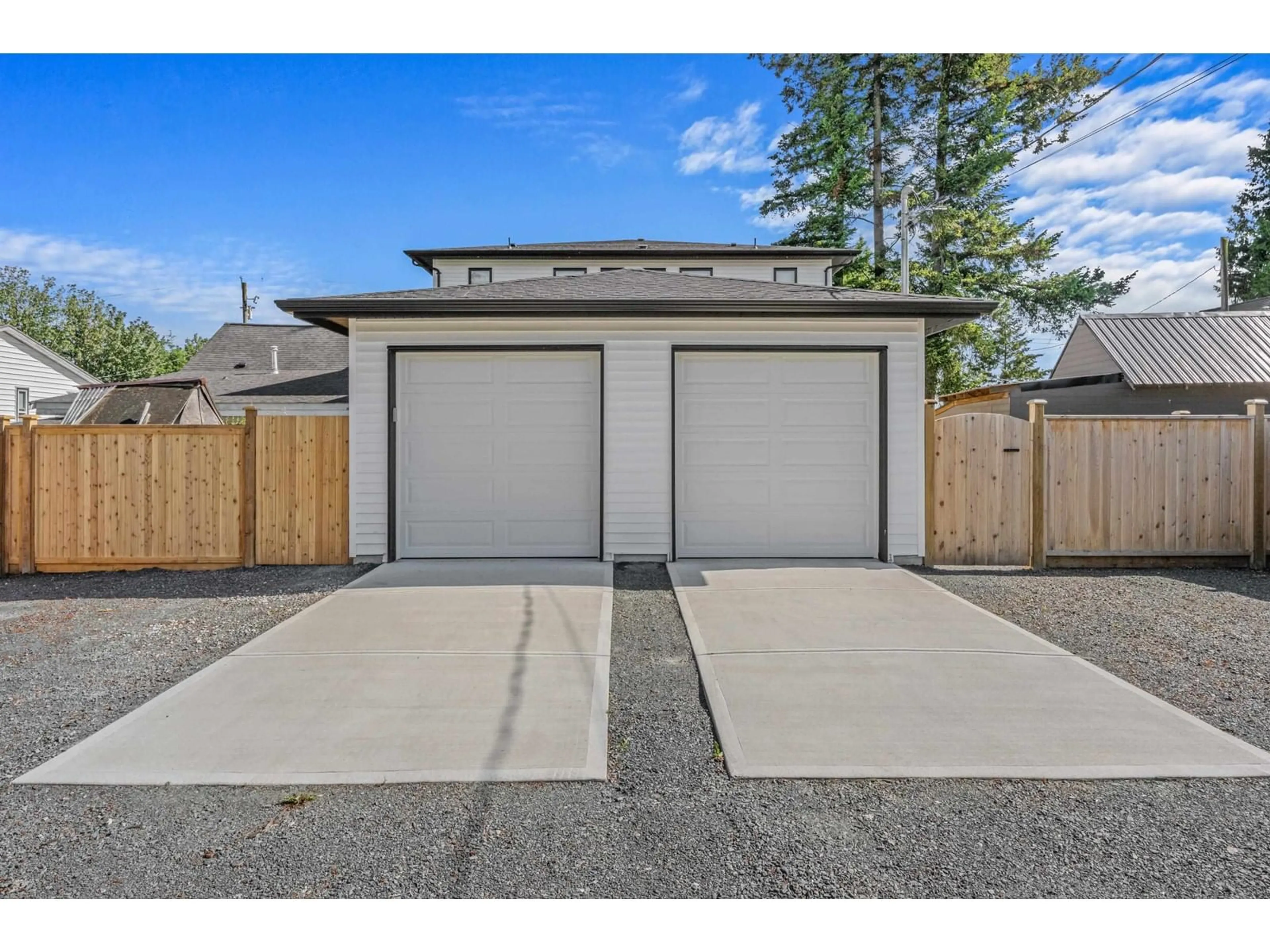 Indoor garage for 33227 5TH, Mission British Columbia V2V1V9
