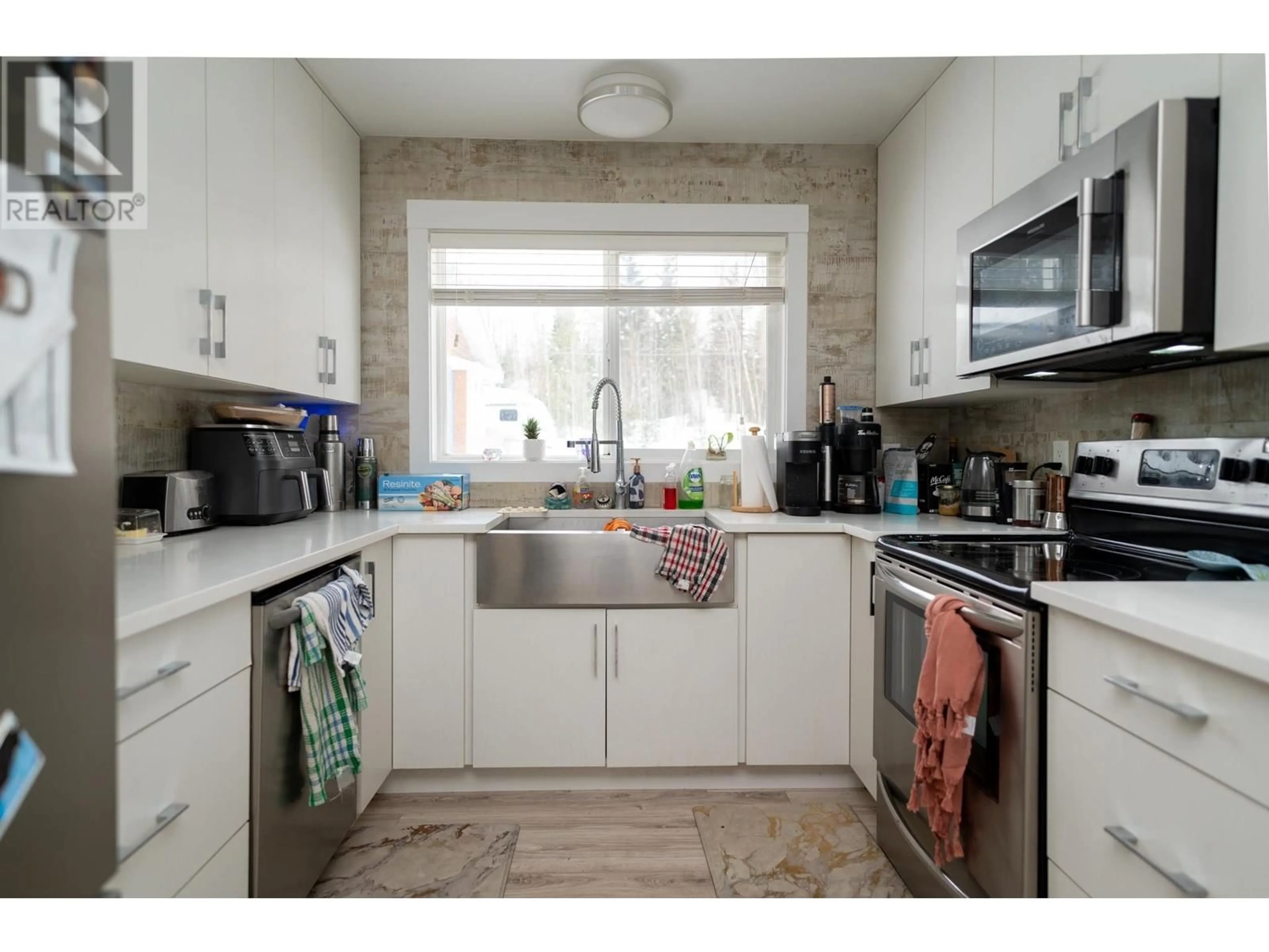 Standard kitchen, unknown for 5689 HEPTING ROAD, Prince George British Columbia V2K3E2