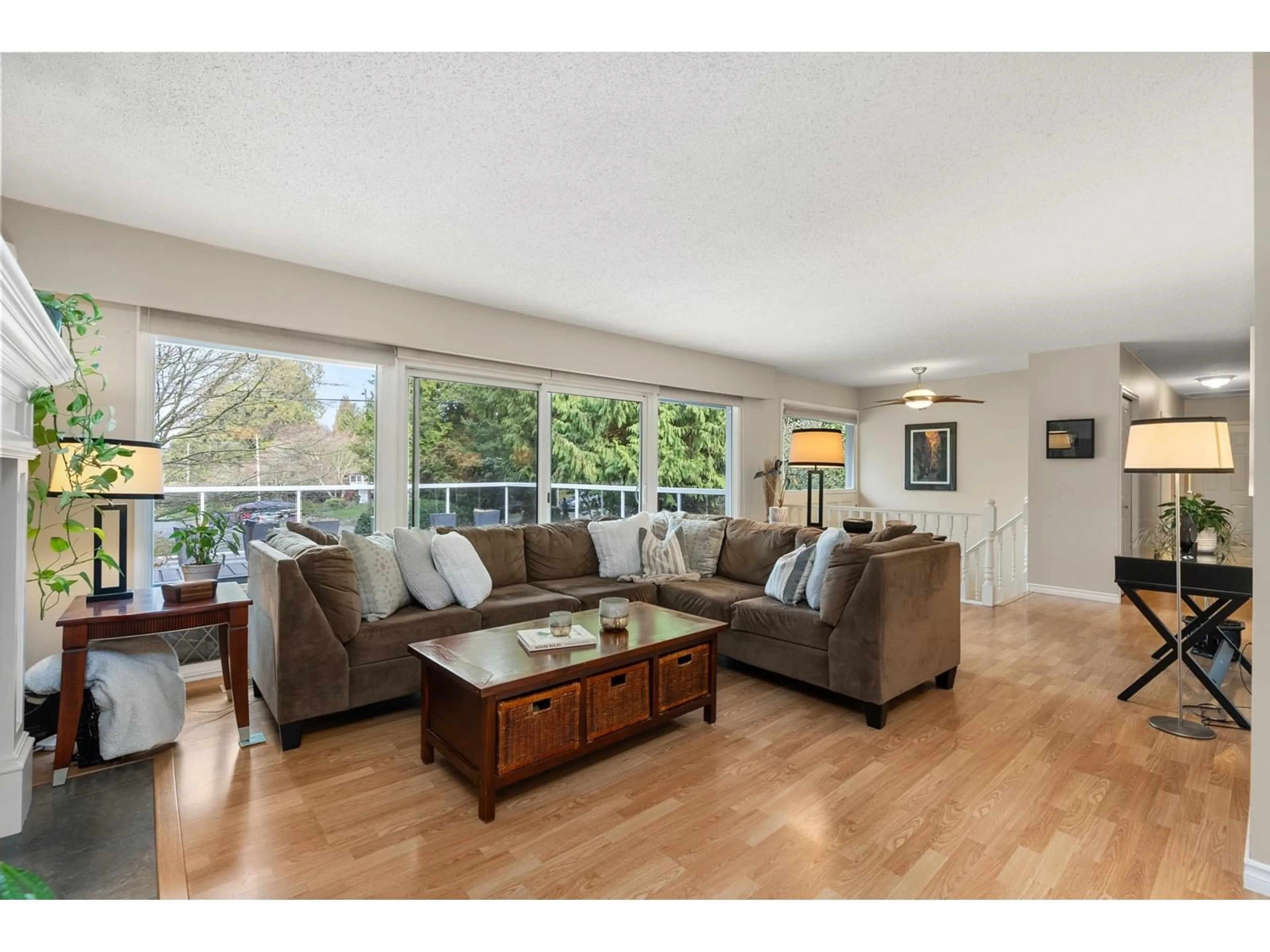 Living room with furniture, wood/laminate floor for 11078 HAMLIN DRIVE, Delta British Columbia V4E1K4