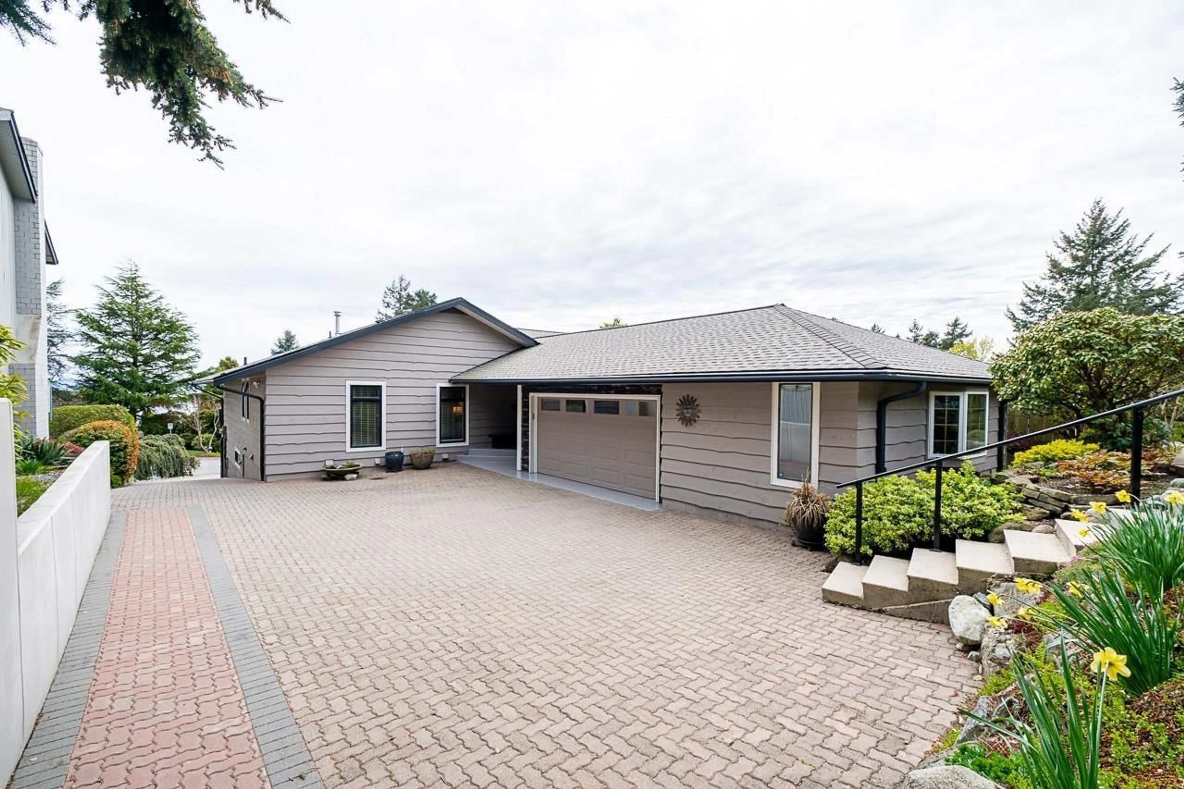 Home with vinyl exterior material, street for 13387 13A, Surrey British Columbia V4A5Y3