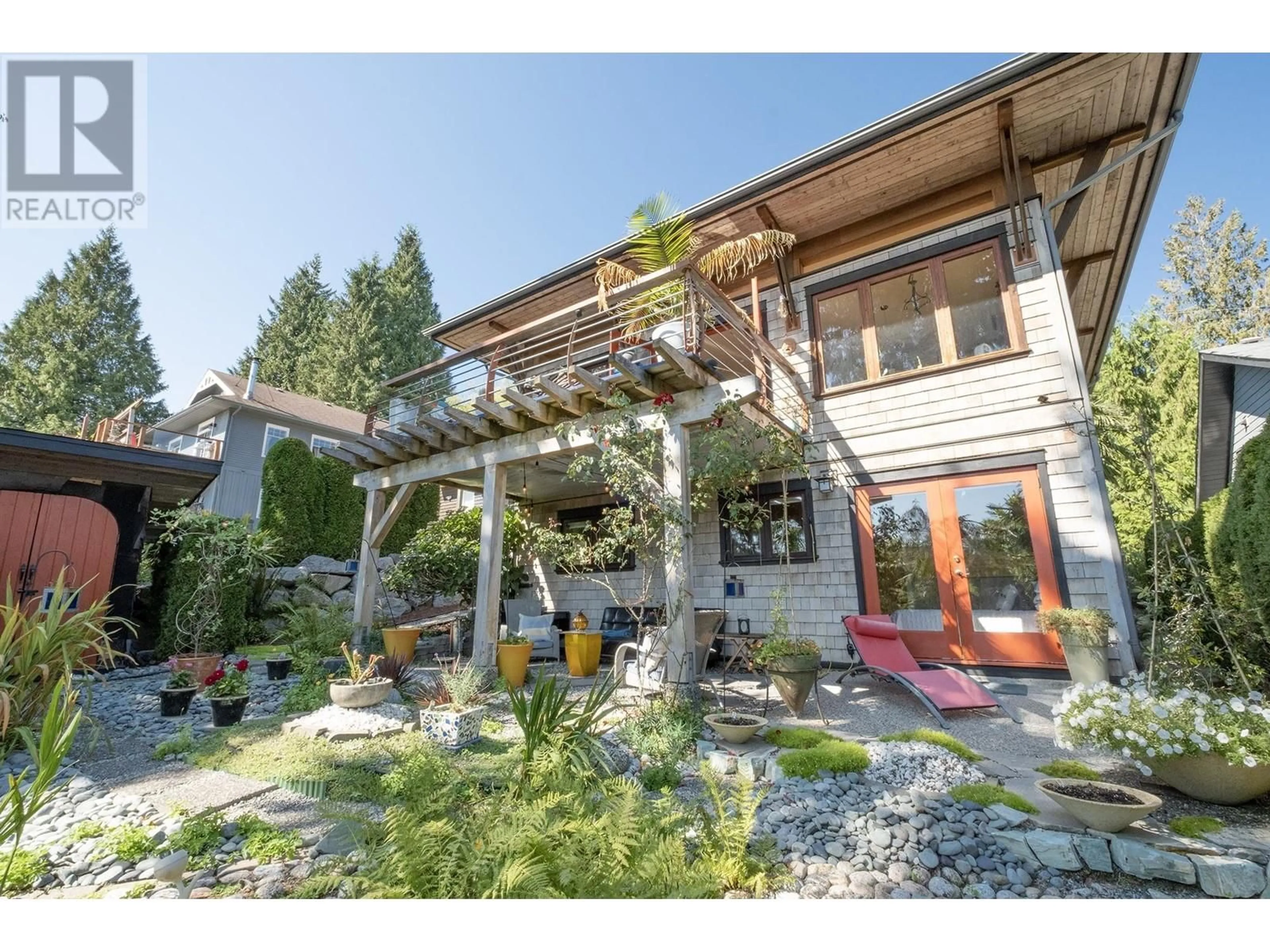 Patio, mountain view for 557 CENTRAL AVENUE, Gibsons British Columbia V0N1V1