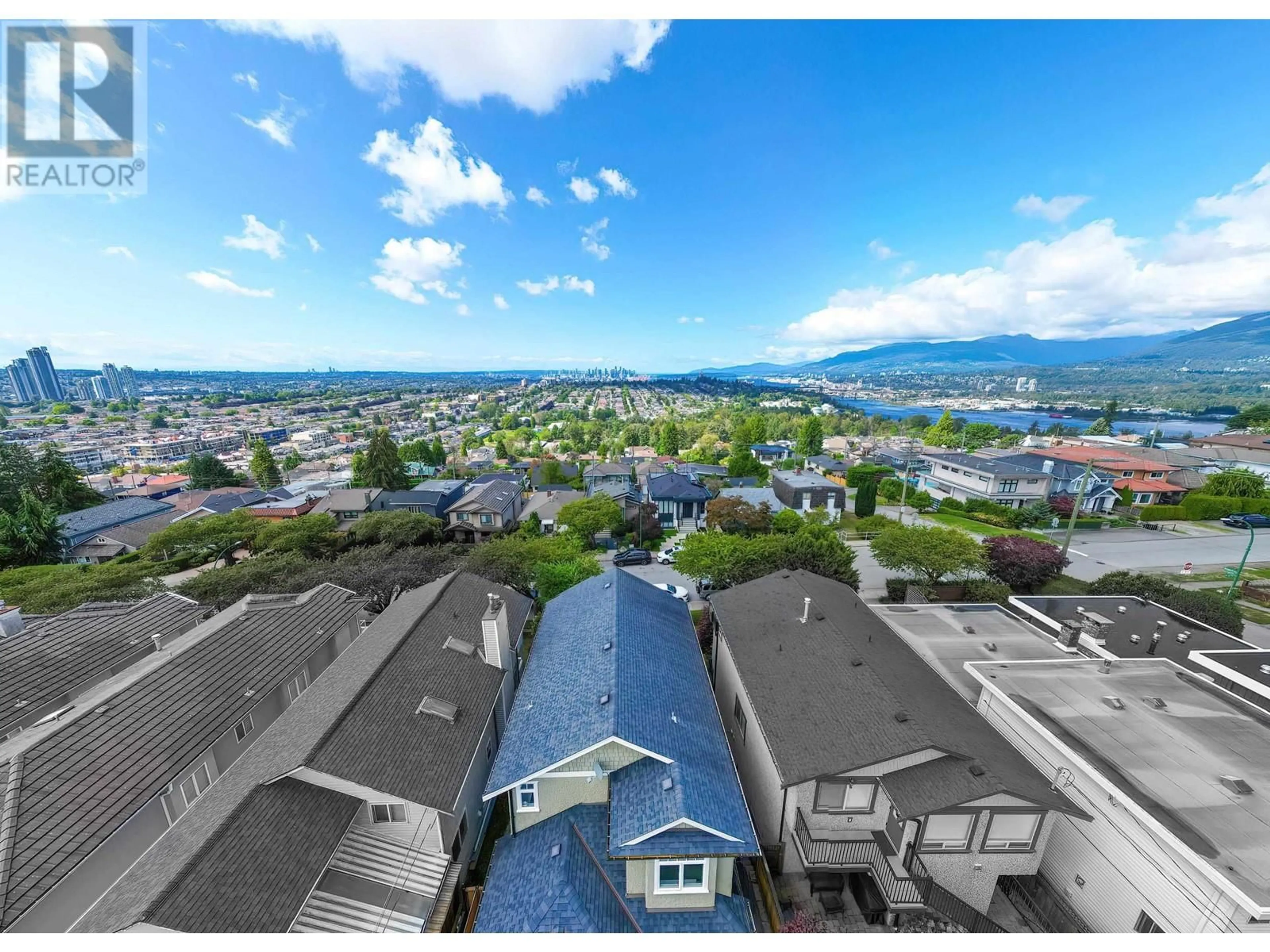 A pic from outside/outdoor area/front of a property/back of a property/a pic from drone, mountain view for 18 HYTHE AVENUE, Burnaby British Columbia V5B3H7