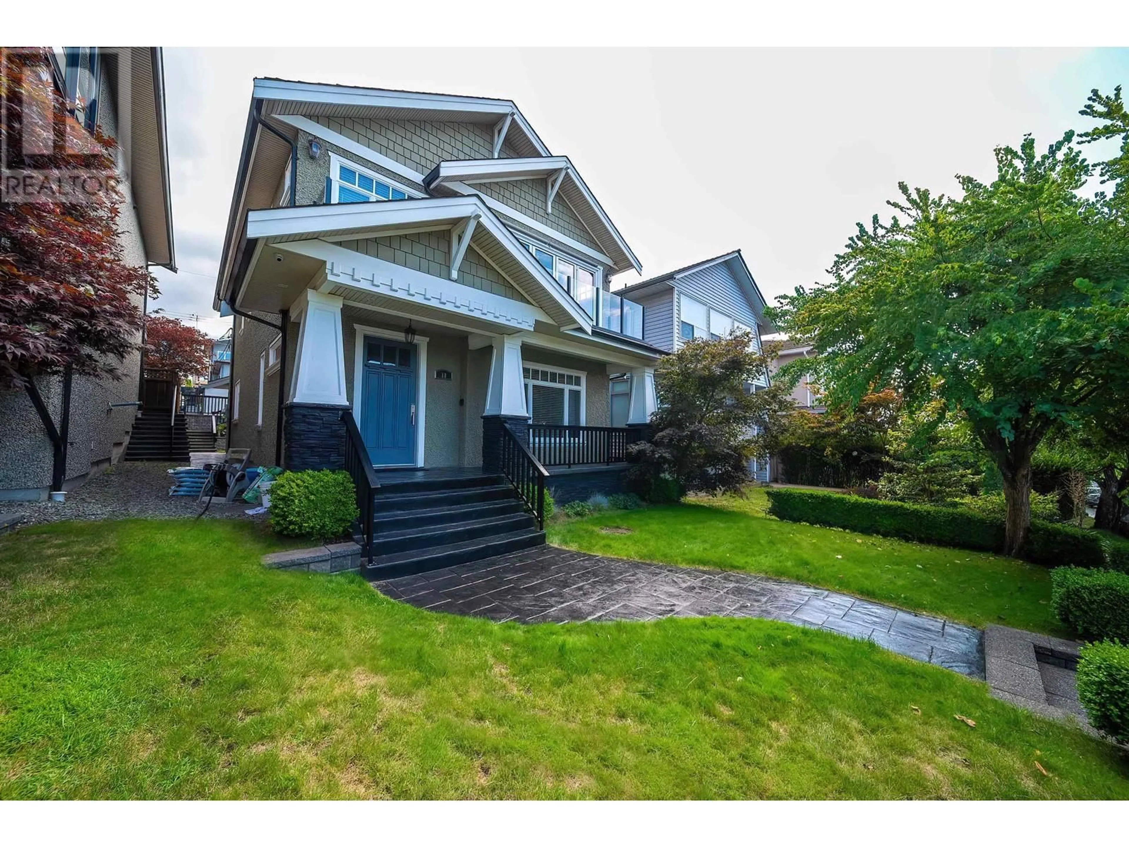 Home with vinyl exterior material, street for 18 HYTHE AVENUE, Burnaby British Columbia V5B3H7