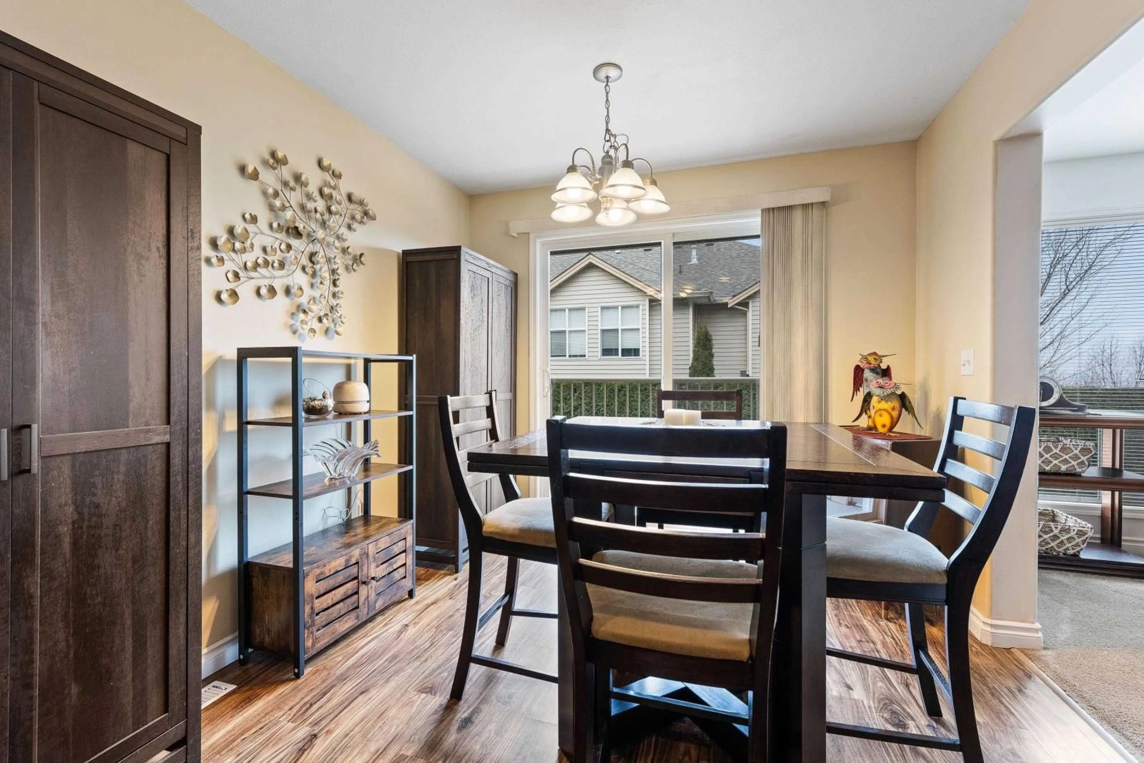 Dining room, wood/laminate floor for 34 46906 RUSSELL ROAD|Promontory, Chilliwack British Columbia V2R5T3