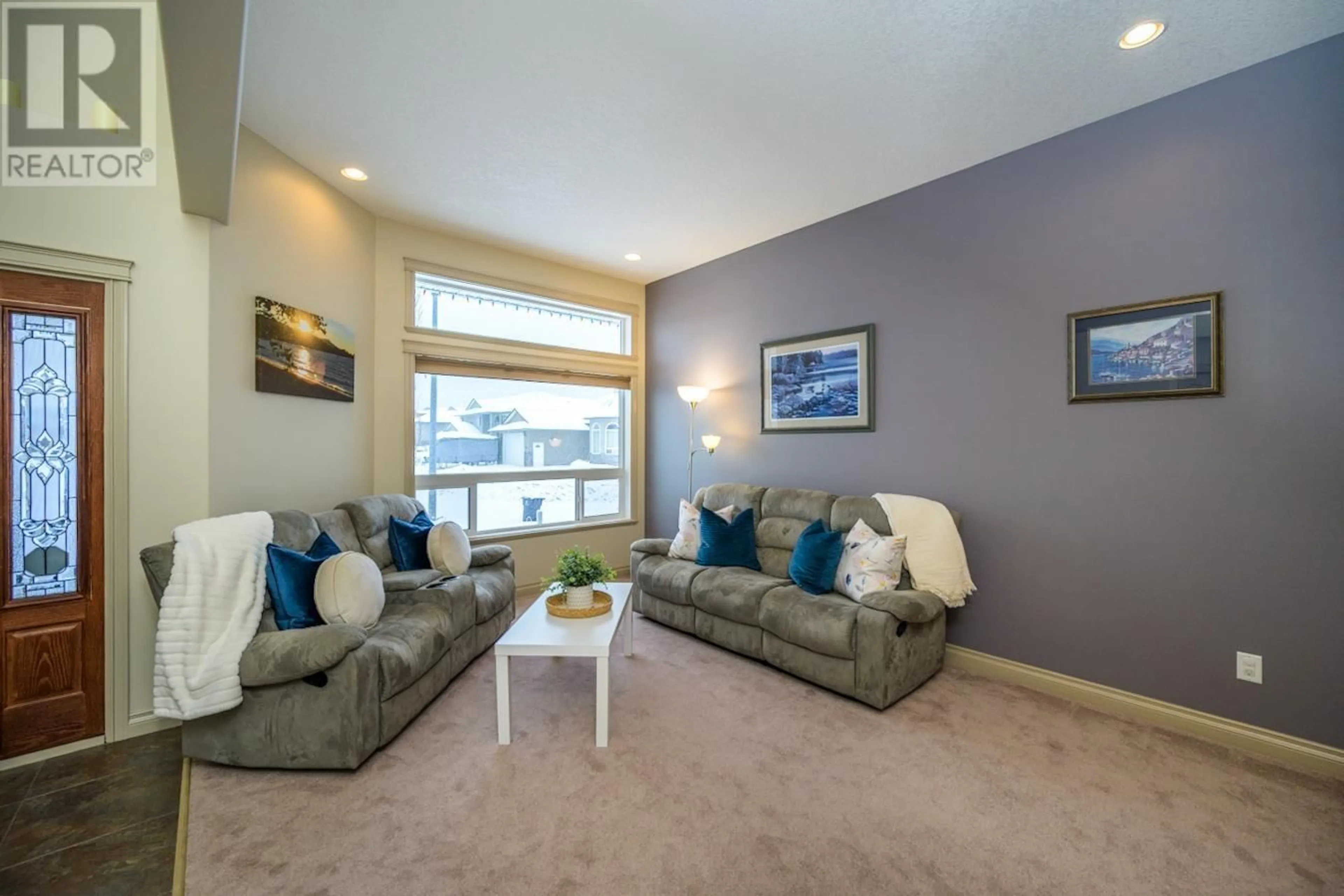 Living room with furniture, carpet floor for 3390 CHARTWELL AVENUE, Prince George British Columbia V2N6Z8