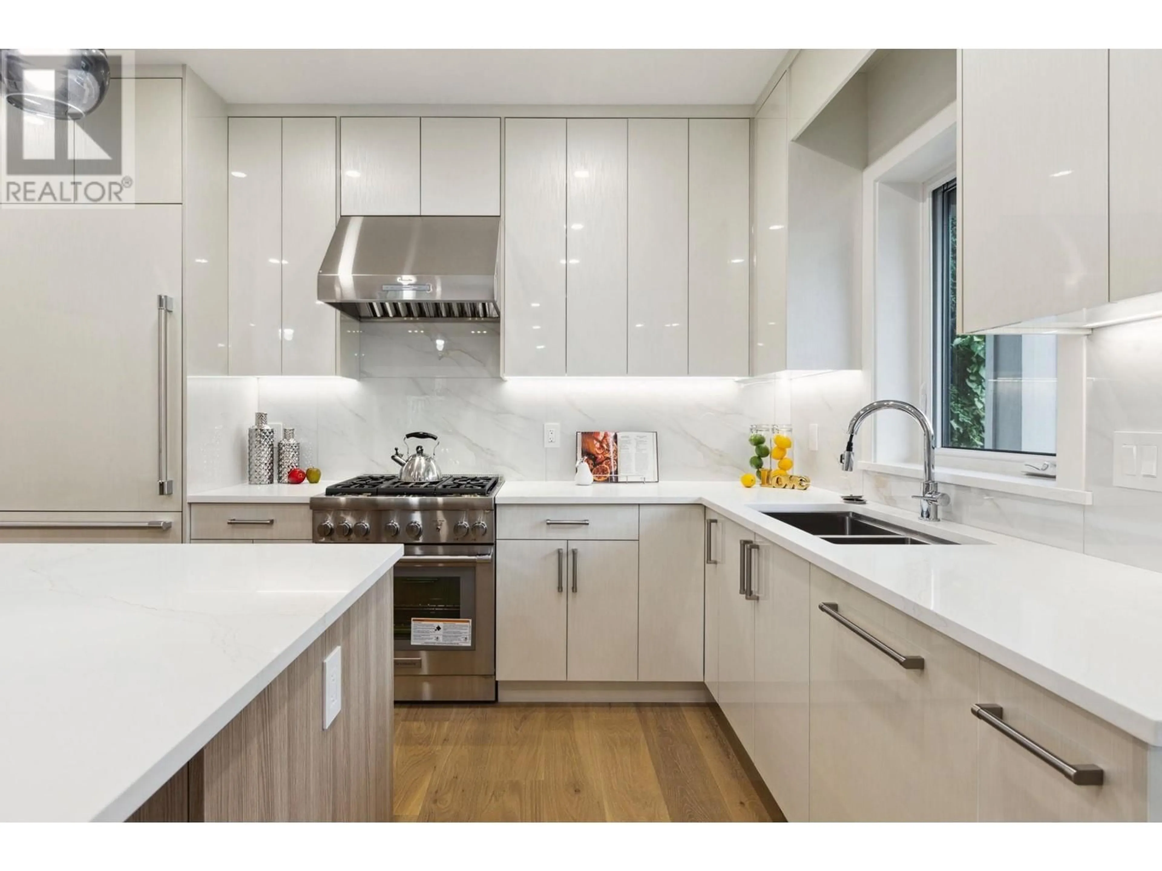 Contemporary kitchen, unknown for 2727 W 7TH AVENUE, Vancouver British Columbia V6K1Z3