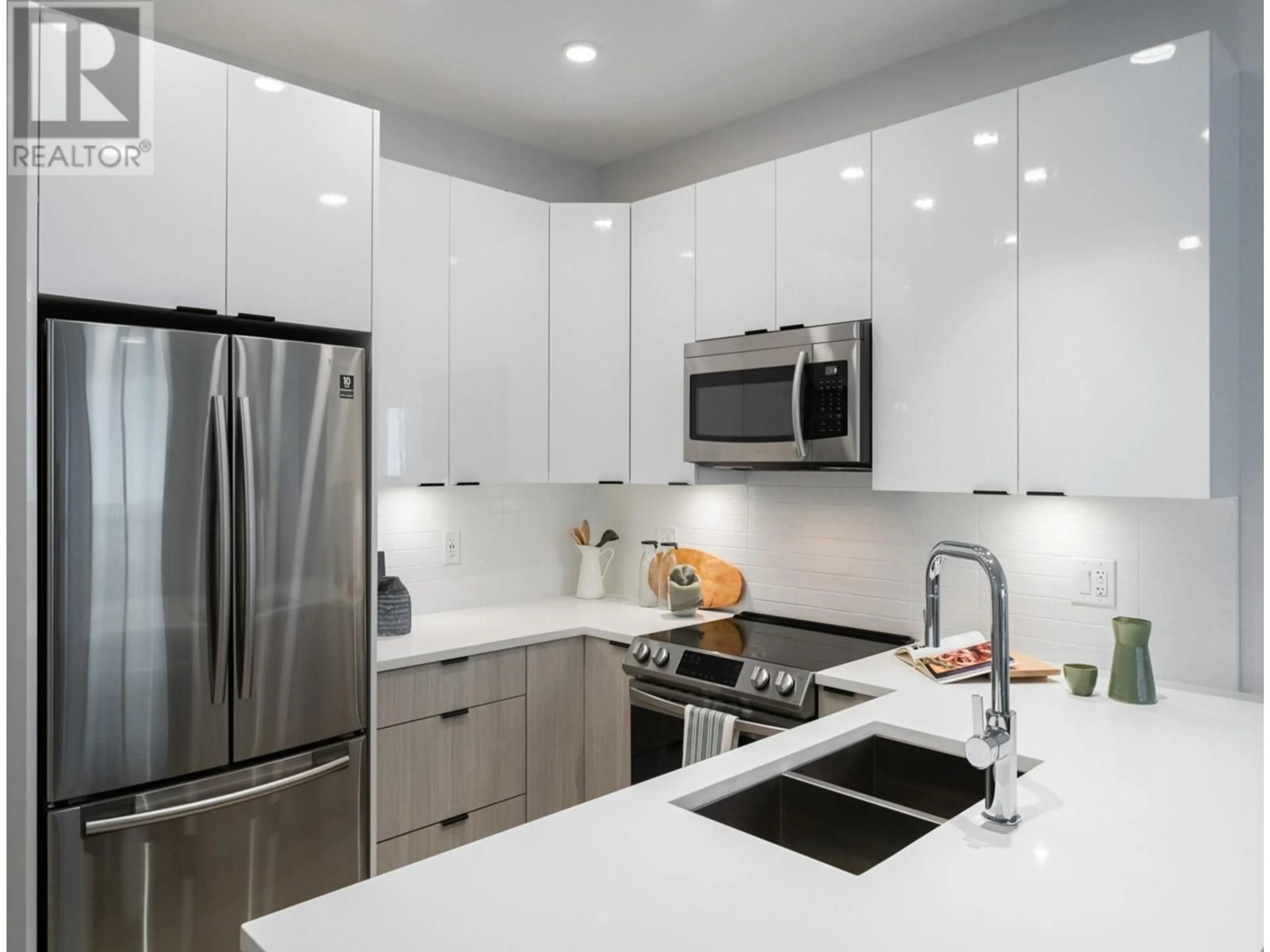 Contemporary kitchen, ceramic/tile floor for 420 11655 FRASER STREET, Maple Ridge British Columbia V2X6W9