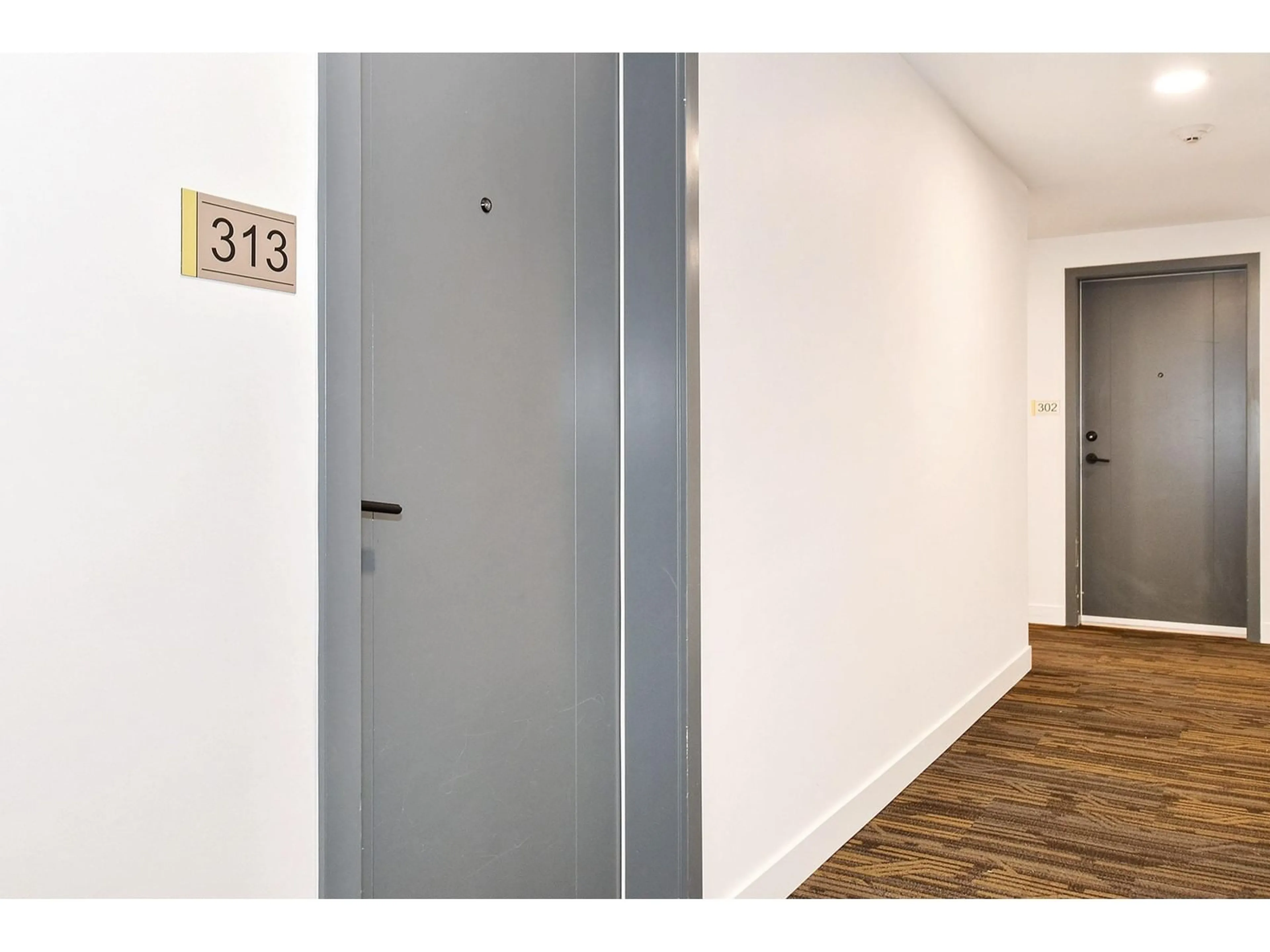 Indoor entryway for 313 - 32838 LANDEAU, Abbotsford British Columbia V2S0M6