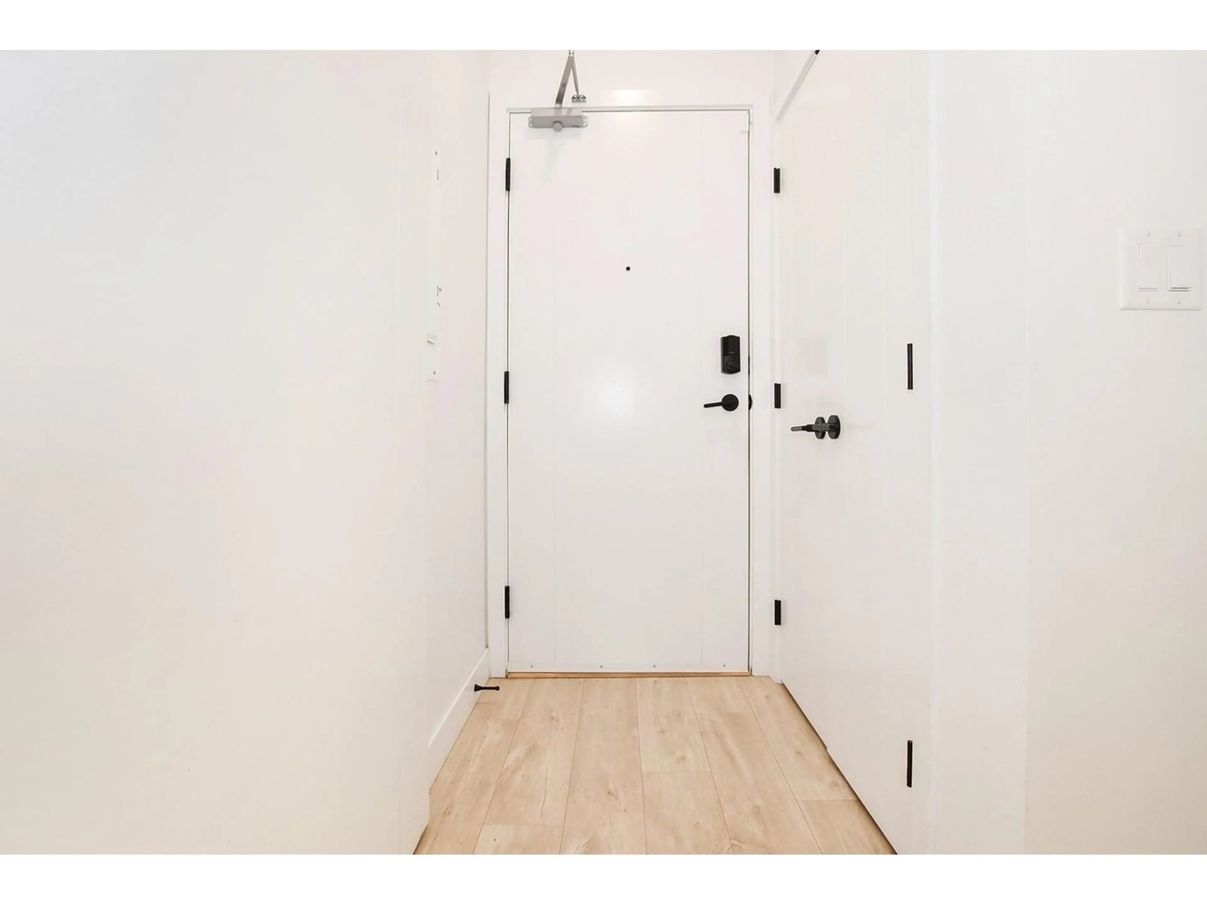 Indoor entryway for 313 - 32838 LANDEAU, Abbotsford British Columbia V2S0M6