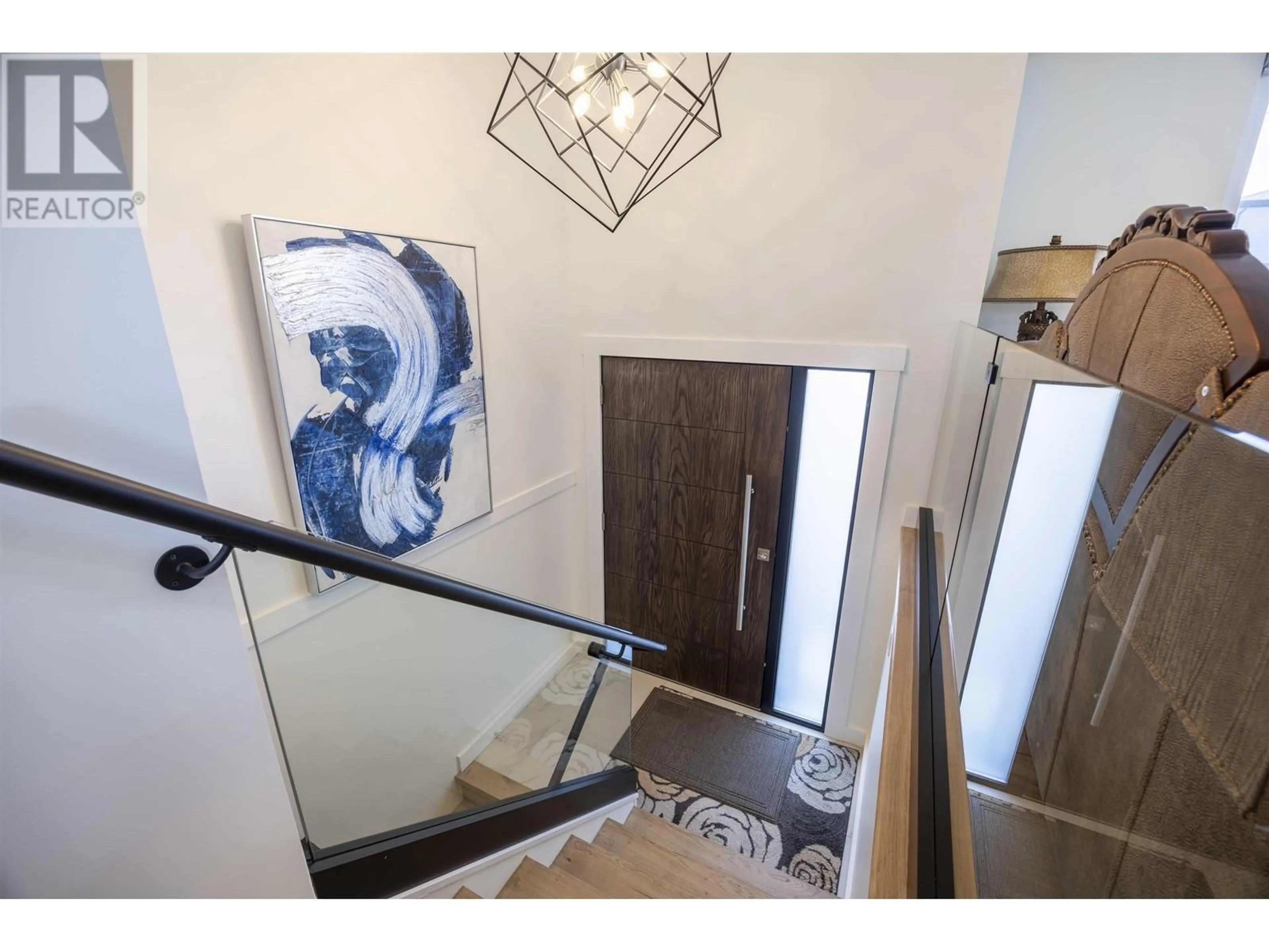 Indoor entryway for 926 GROVE AVENUE, Burnaby British Columbia V5B4G7