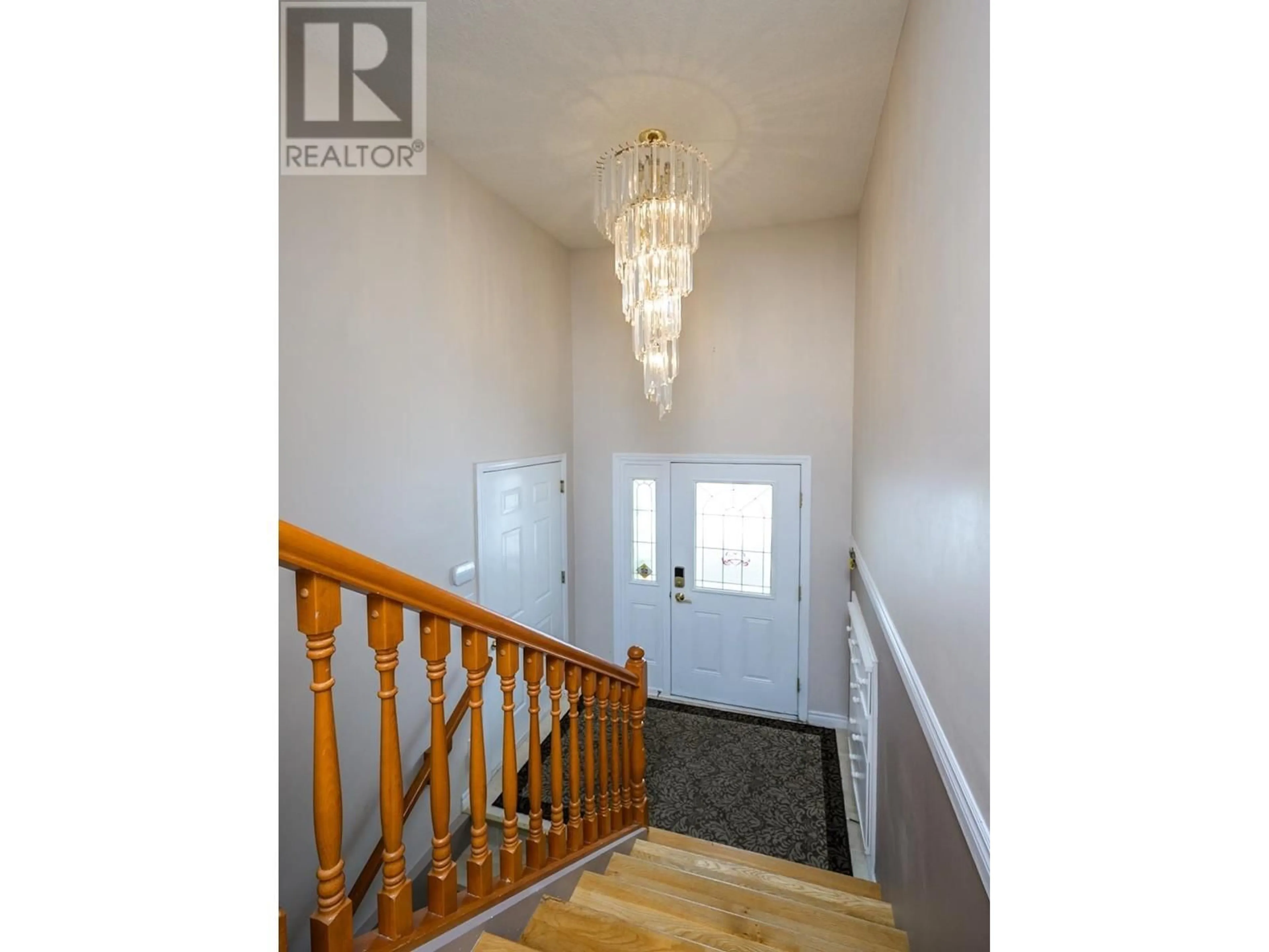 Indoor foyer for 103 6807 WESTGATE AVENUE, Prince George British Columbia V2N5T8