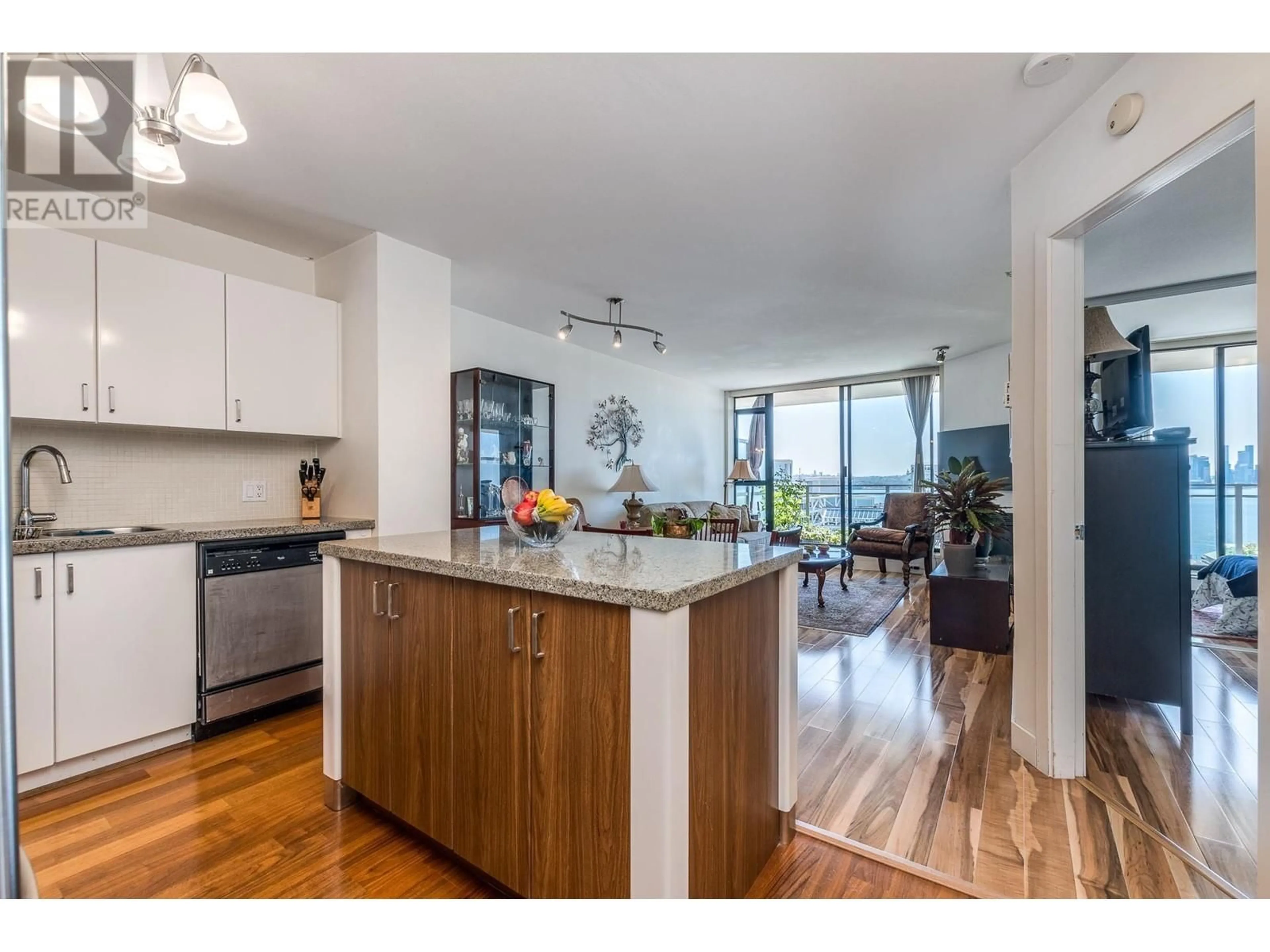 Open concept kitchen, wood/laminate floor for 810 175 W 1ST STREET, North Vancouver British Columbia V7M3N9