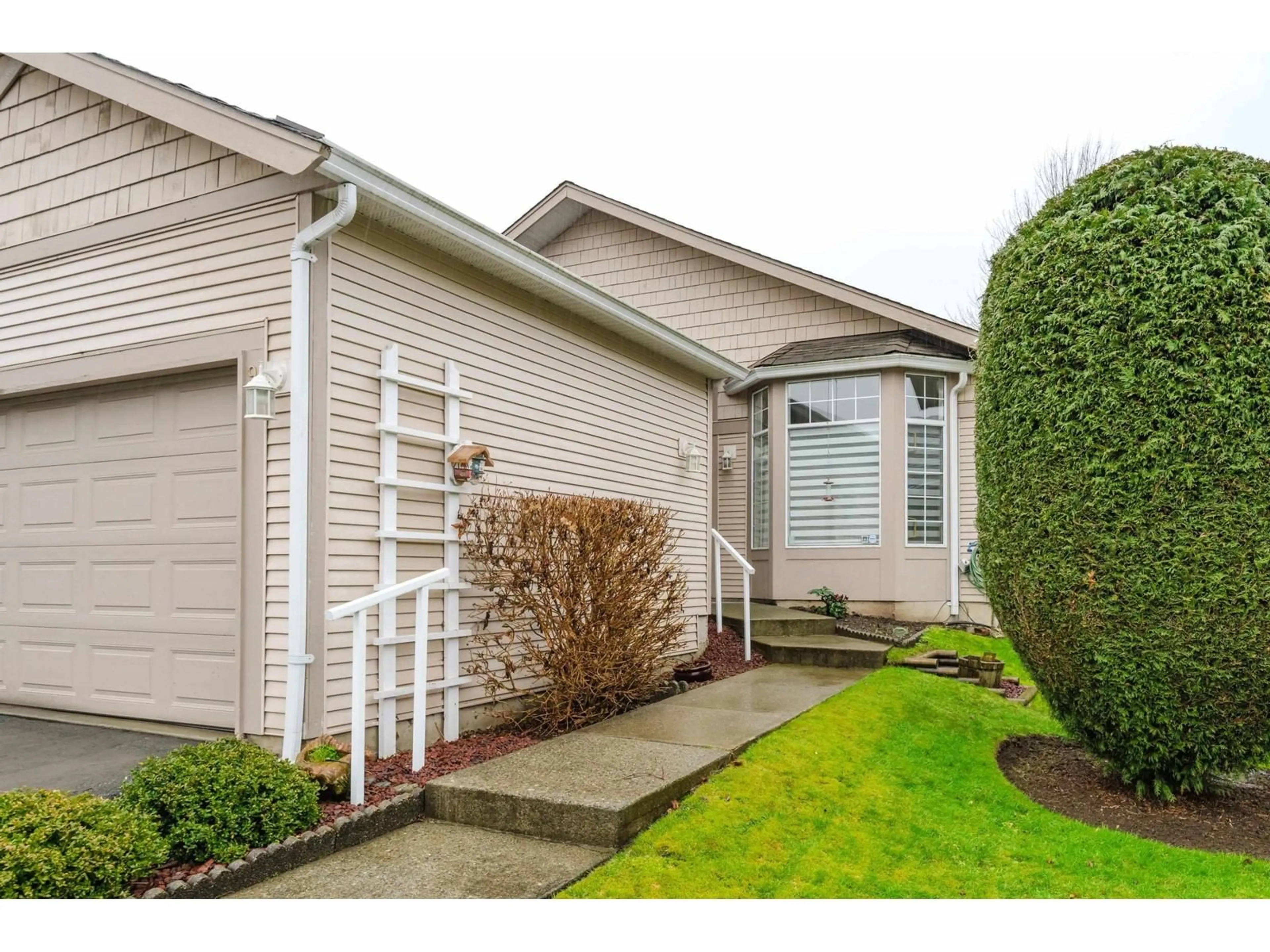 Home with vinyl exterior material, street for 98 9012 WALNUT GROVE DRIVE, Langley British Columbia V1M2K3