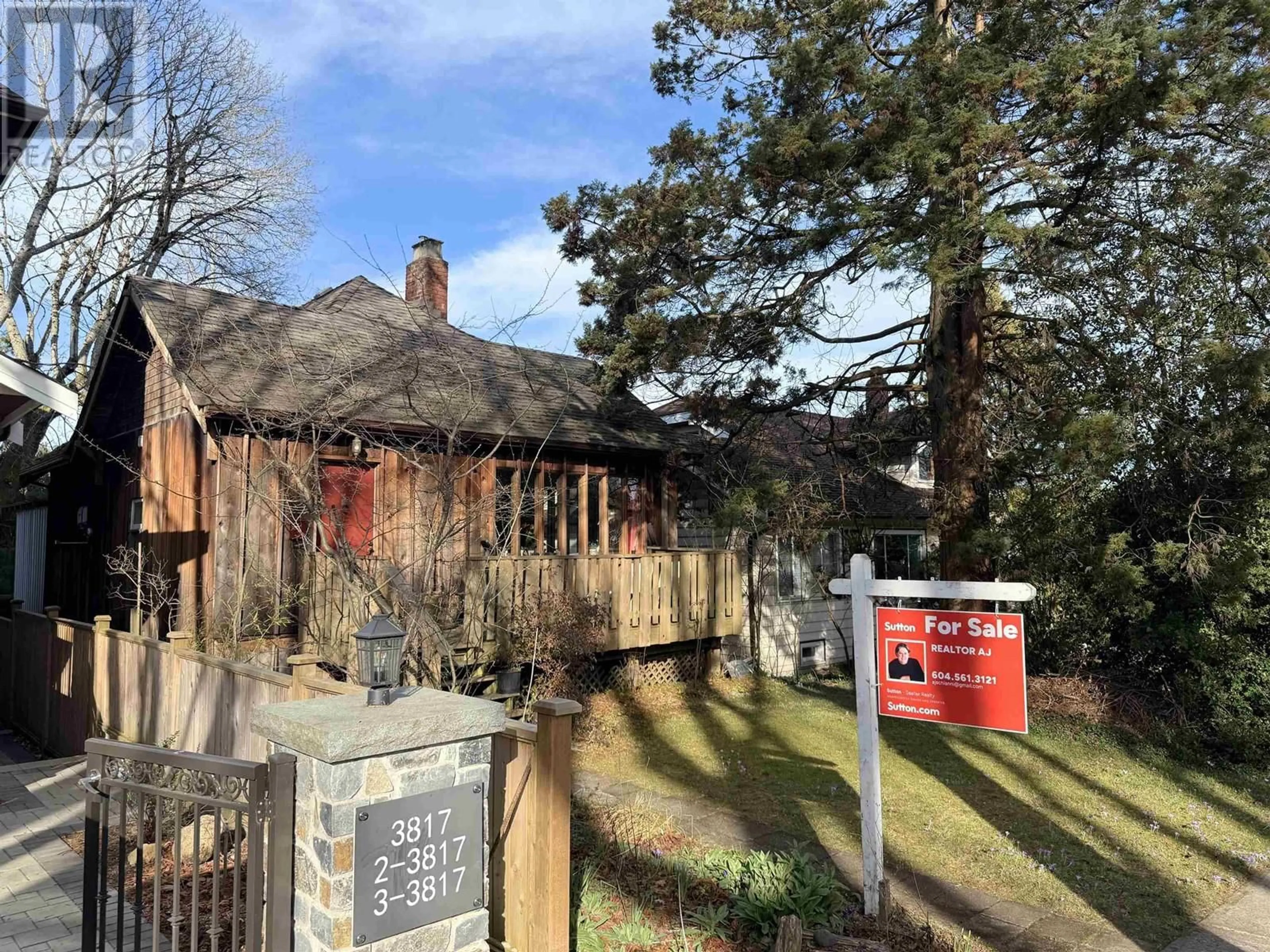 A pic from outside/outdoor area/front of a property/back of a property/a pic from drone, street for 3813 15TH AVENUE, Vancouver British Columbia V6R3A1