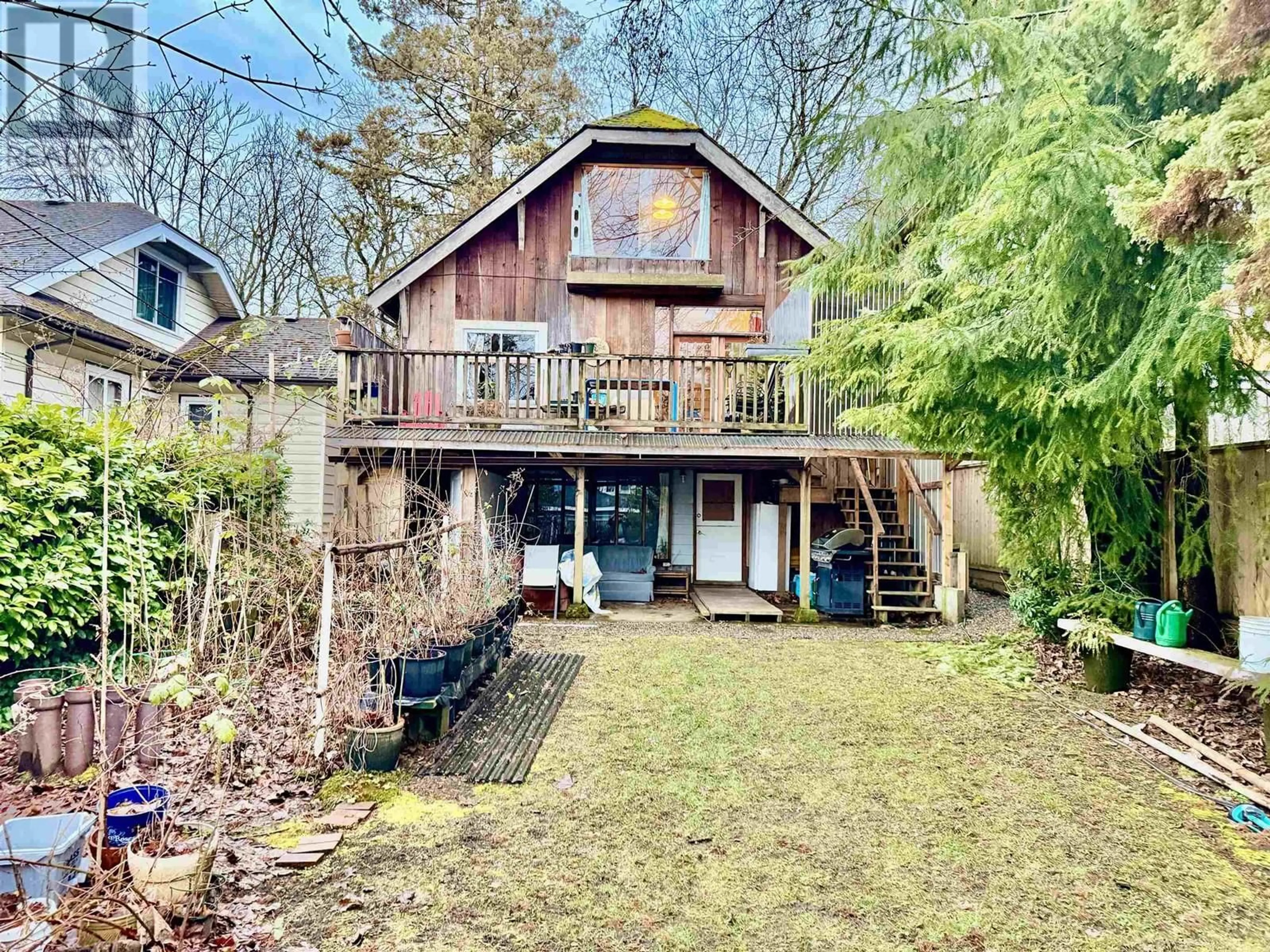 A pic from outside/outdoor area/front of a property/back of a property/a pic from drone, water/lake/river/ocean view for 3813 W 15TH AVENUE, Vancouver British Columbia V6R3A1