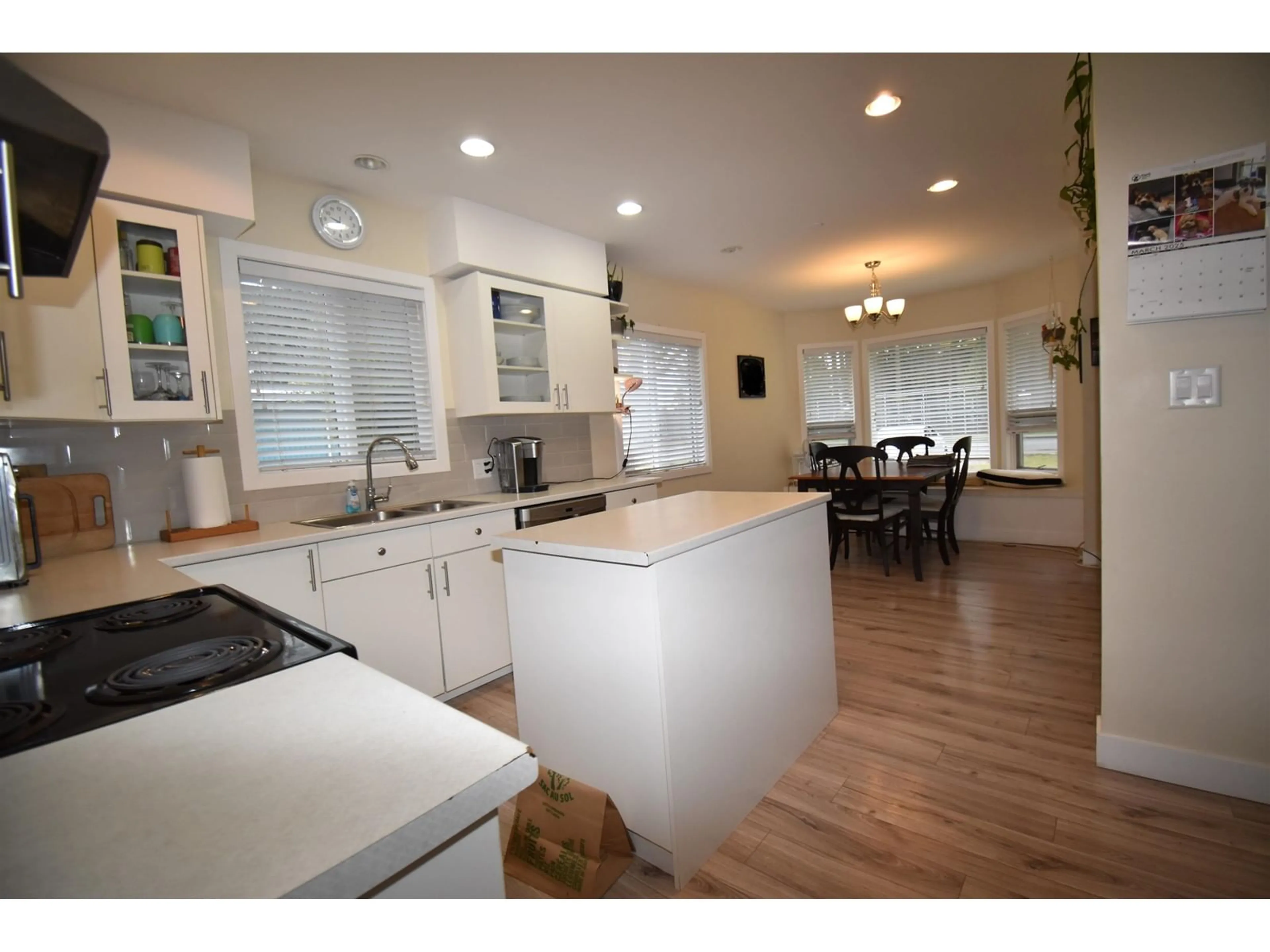Open concept kitchen, unknown for 365 PARK STREET, Hope British Columbia V0X1L1