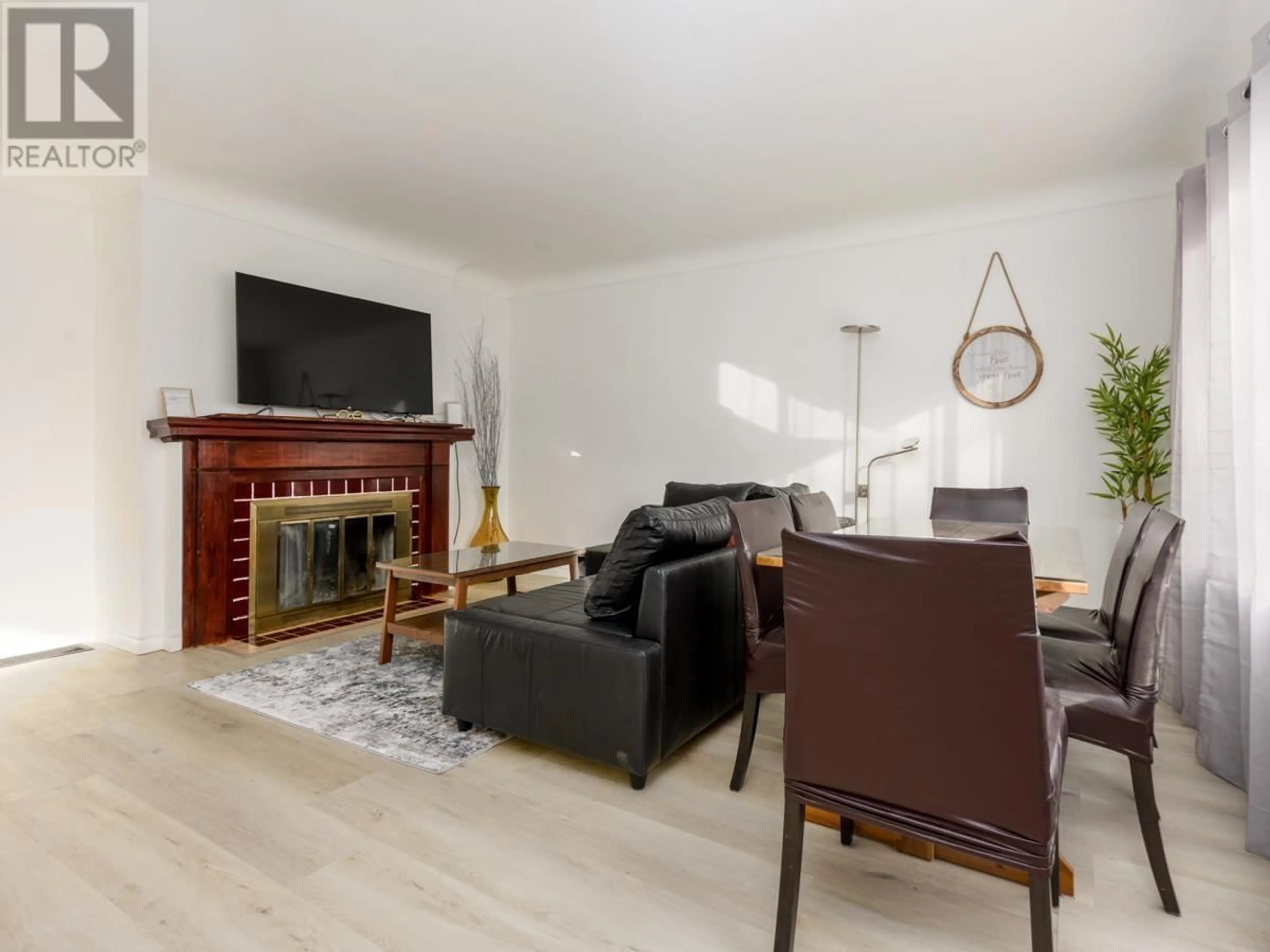 Living room with furniture, wood/laminate floor for 5231 CULLODEN STREET, Vancouver British Columbia V5W3R5