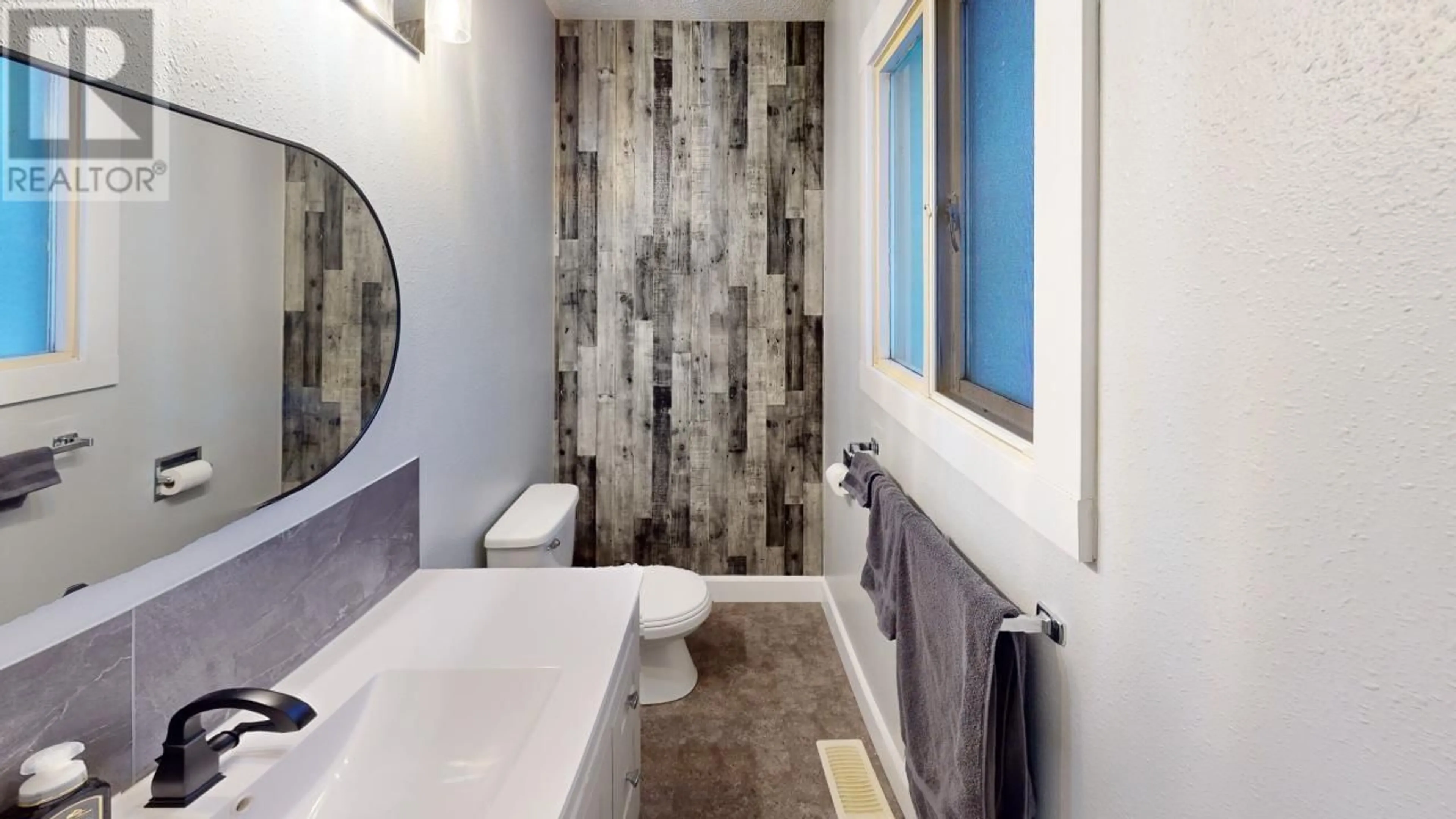 Contemporary bathroom, ceramic/tile floor for 11906 SHEPHERD'S INN FRTG ROAD, Fort St. John British Columbia V0C1Y0